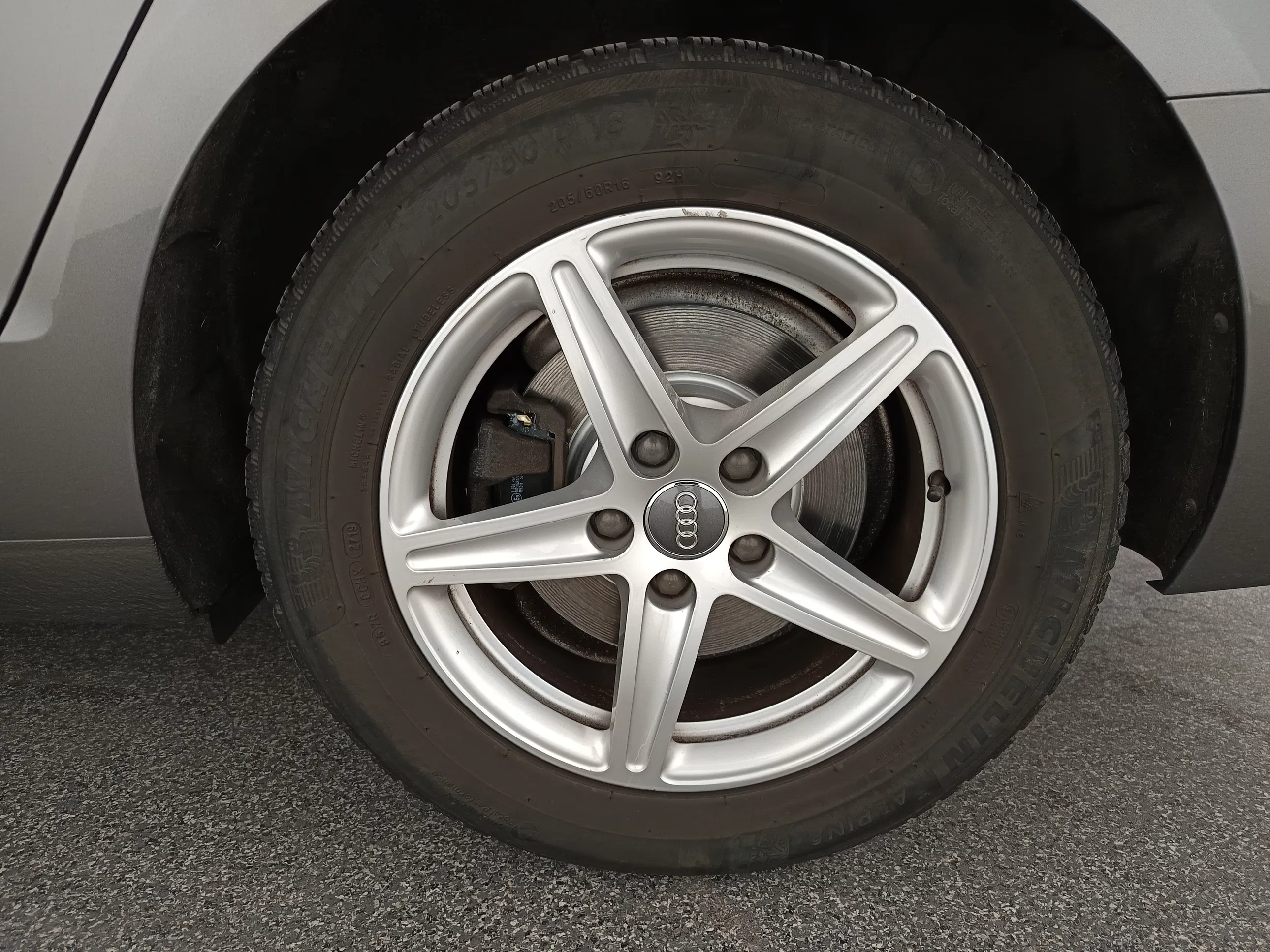 Audi A4 Avant 30 2.0 TDI | Bild 10 von 31