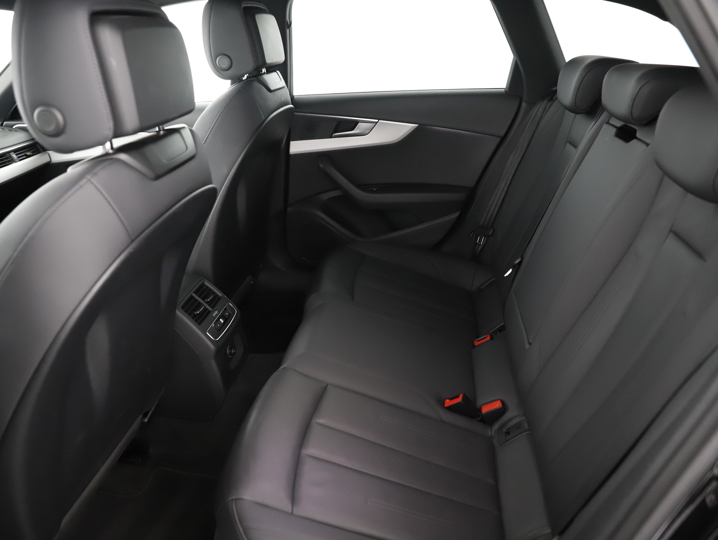 Audi A4 Avant 35 2.0 TFSI S-Line | Bild 20 von 27