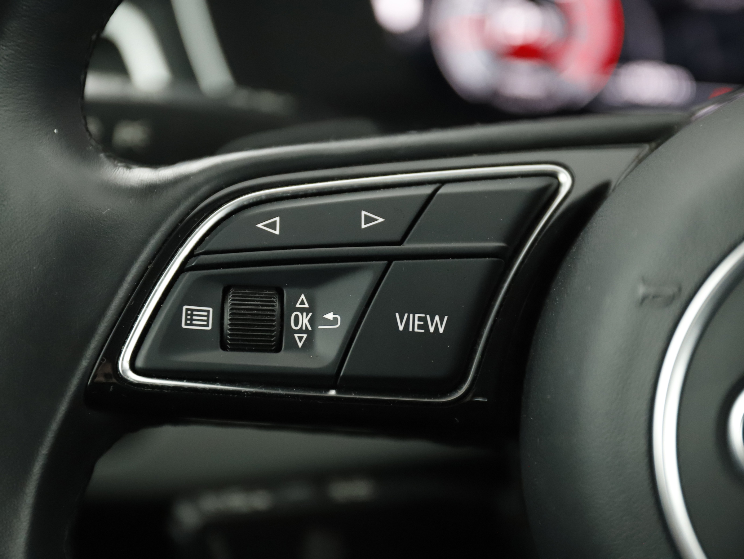 Audi A4 Avant 40 TFSI advanced | Bild 18 von 29