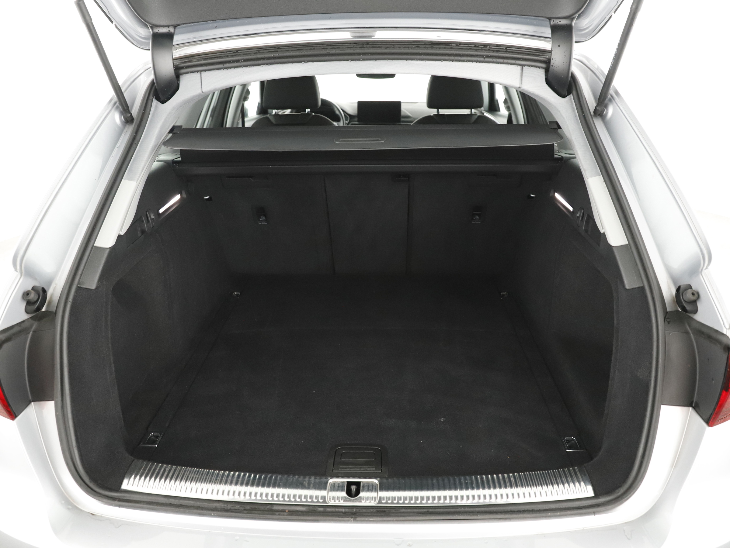 Audi A4 Avant 40 TFSI advanced | Bild 27 von 29