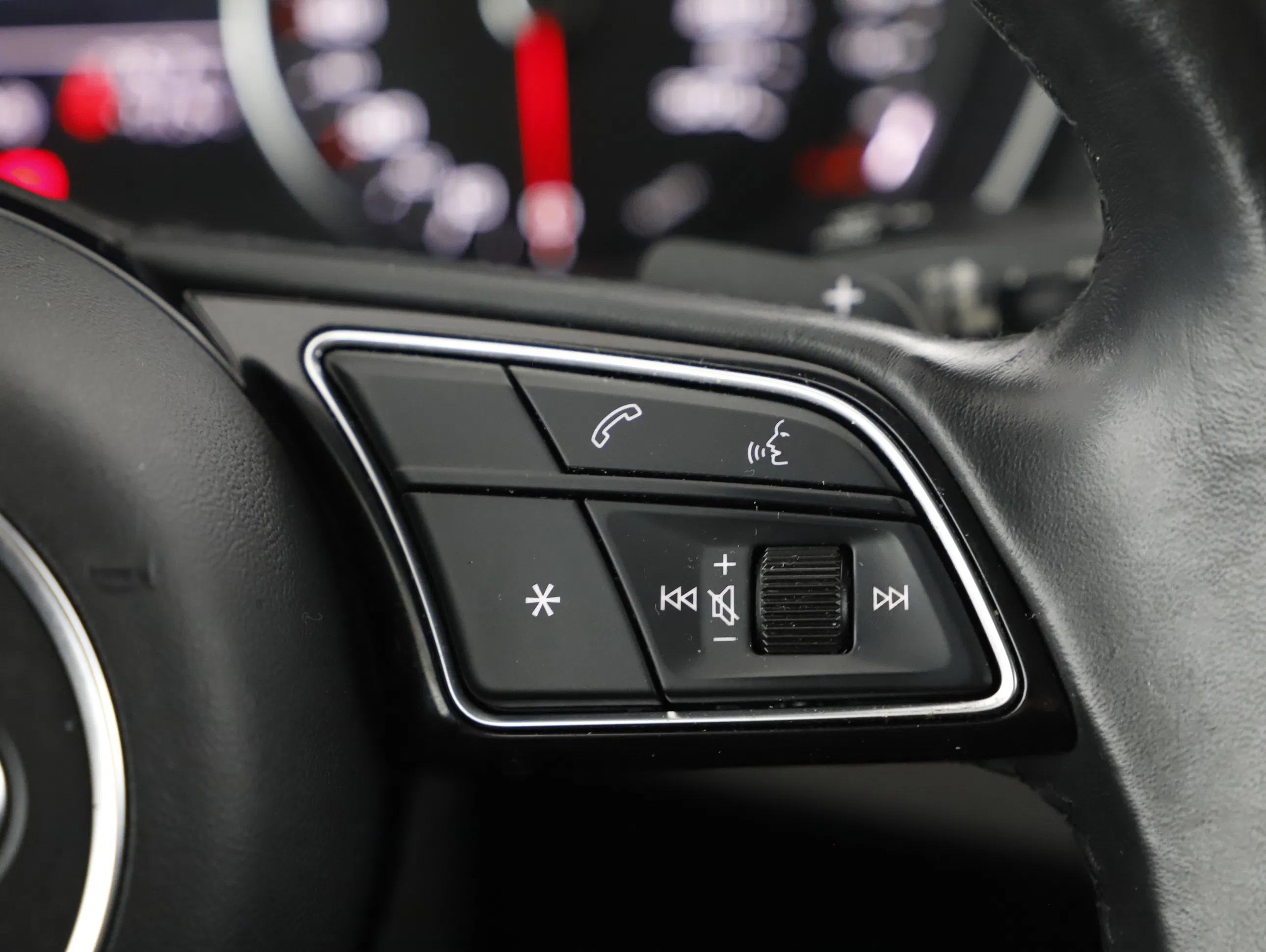 Audi A4 Avant 30 2.0 TDI advanced | Bild 12 von 21