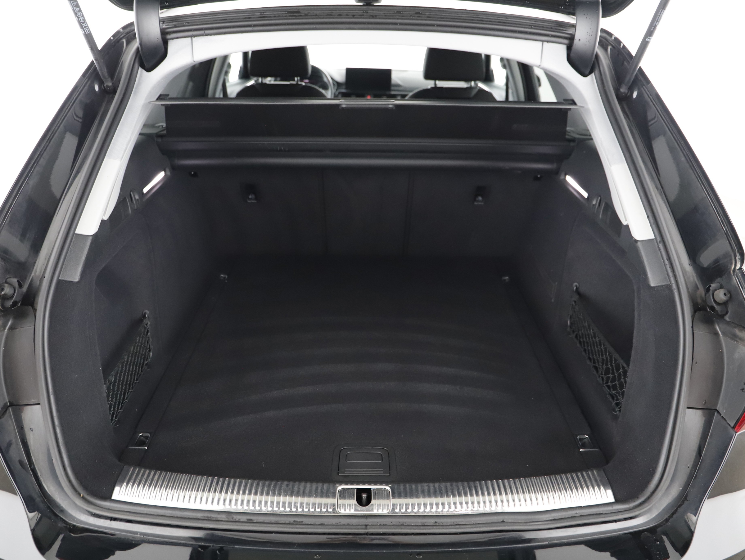 Audi A4 Avant 30 2.0 TDI advanced | Bild 17 von 21