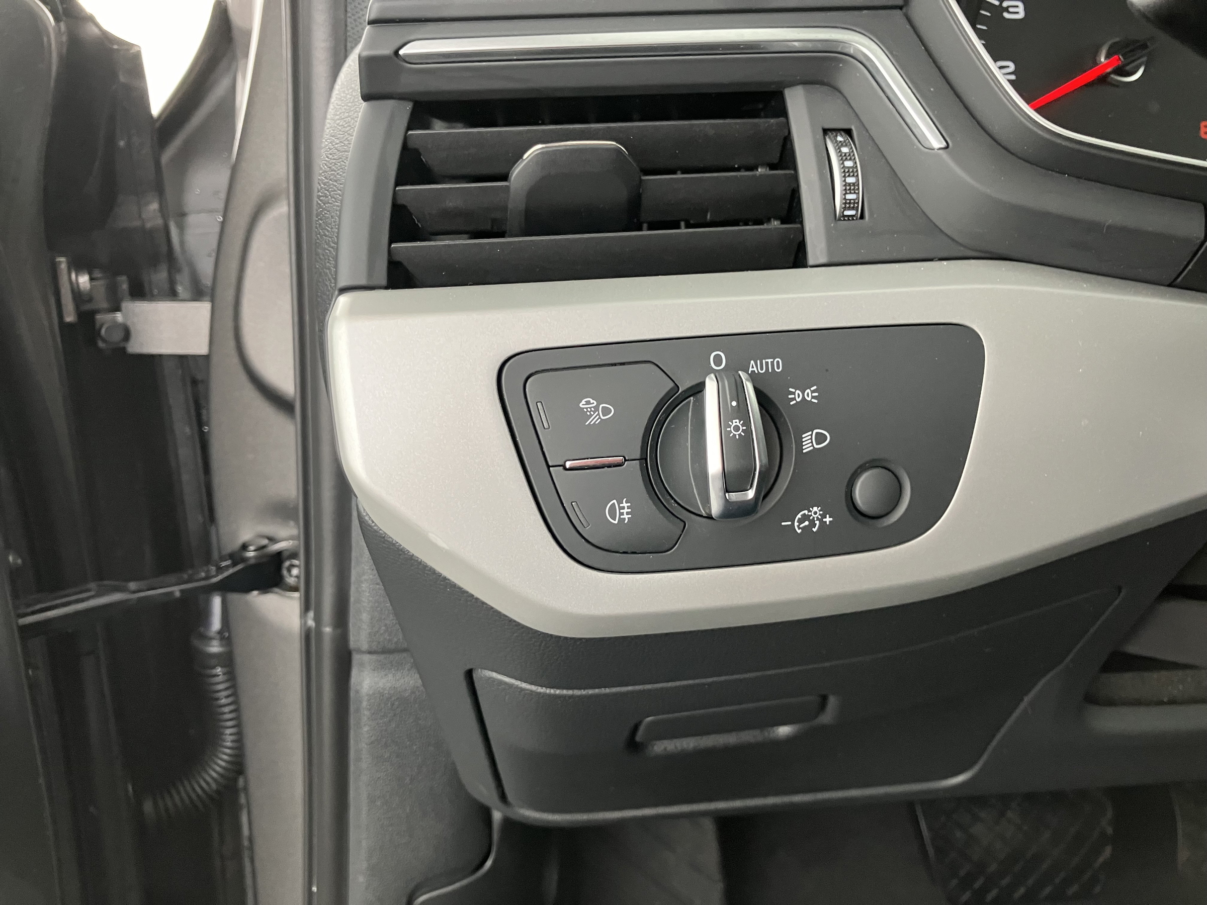 Audi A4 Avant 45 2.0 TFSI quattro advanced | Bild 26 von 31