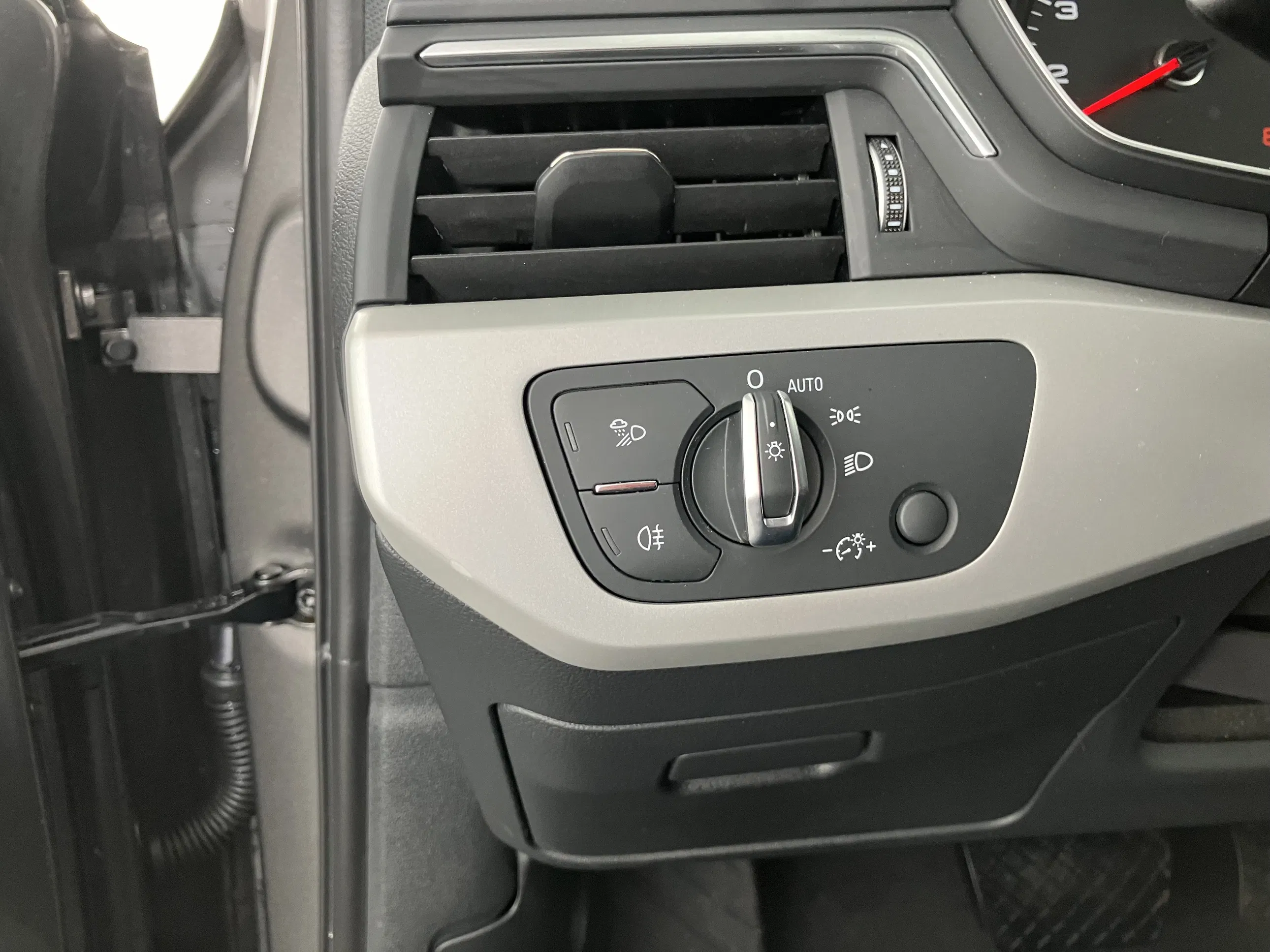 Audi A4 Avant 45 2.0 TFSI quattro advanced | Bild 26 von 31