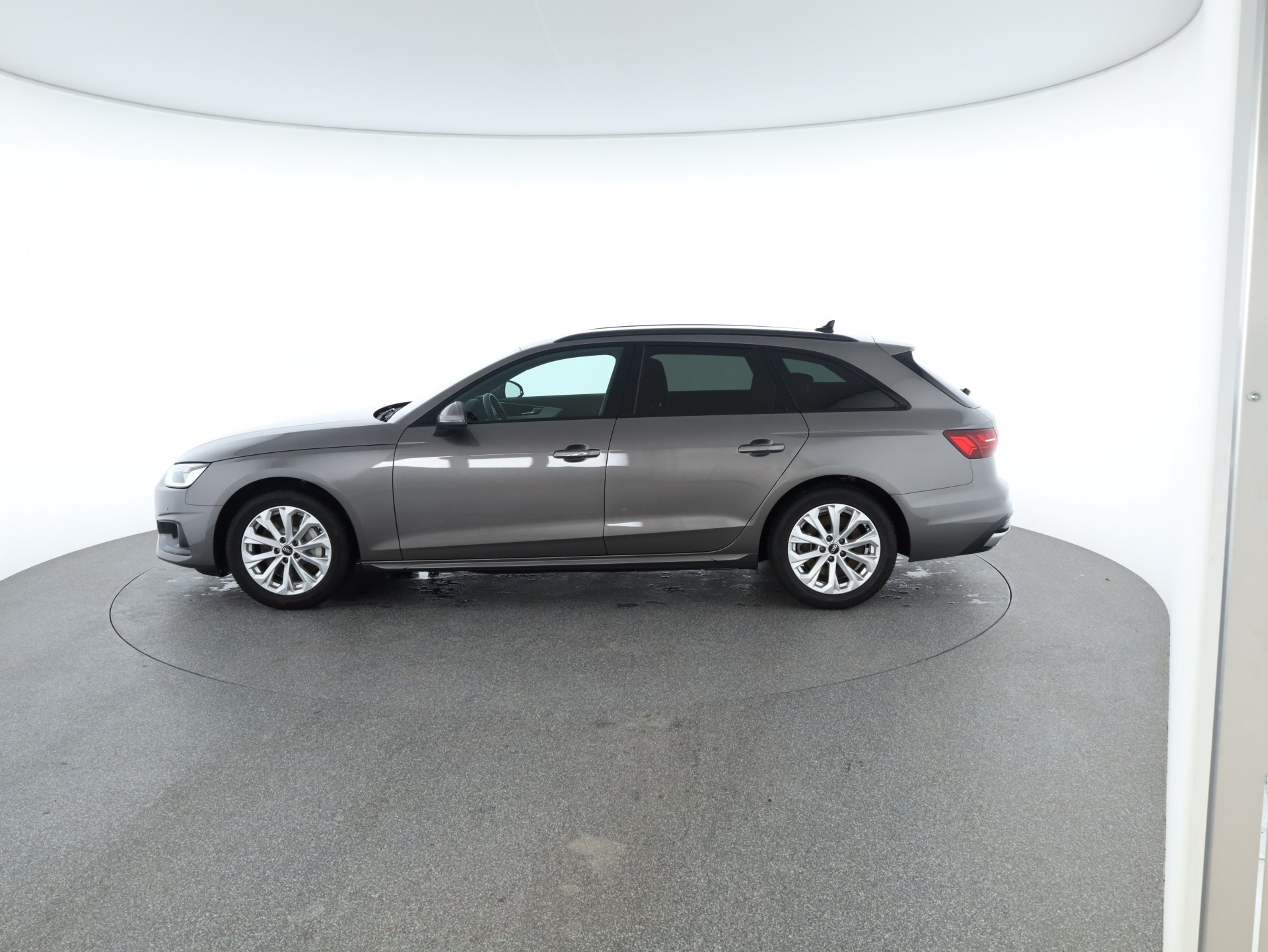 Audi A4 Avant 45 2.0 TFSI quattro advanced | Bild 28 von 31