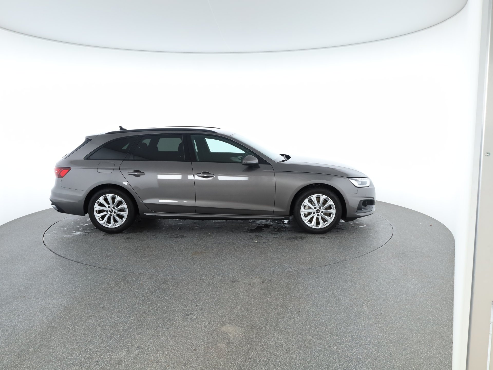 Audi A4 Avant 45 2.0 TFSI quattro advanced | Bild 31 von 31