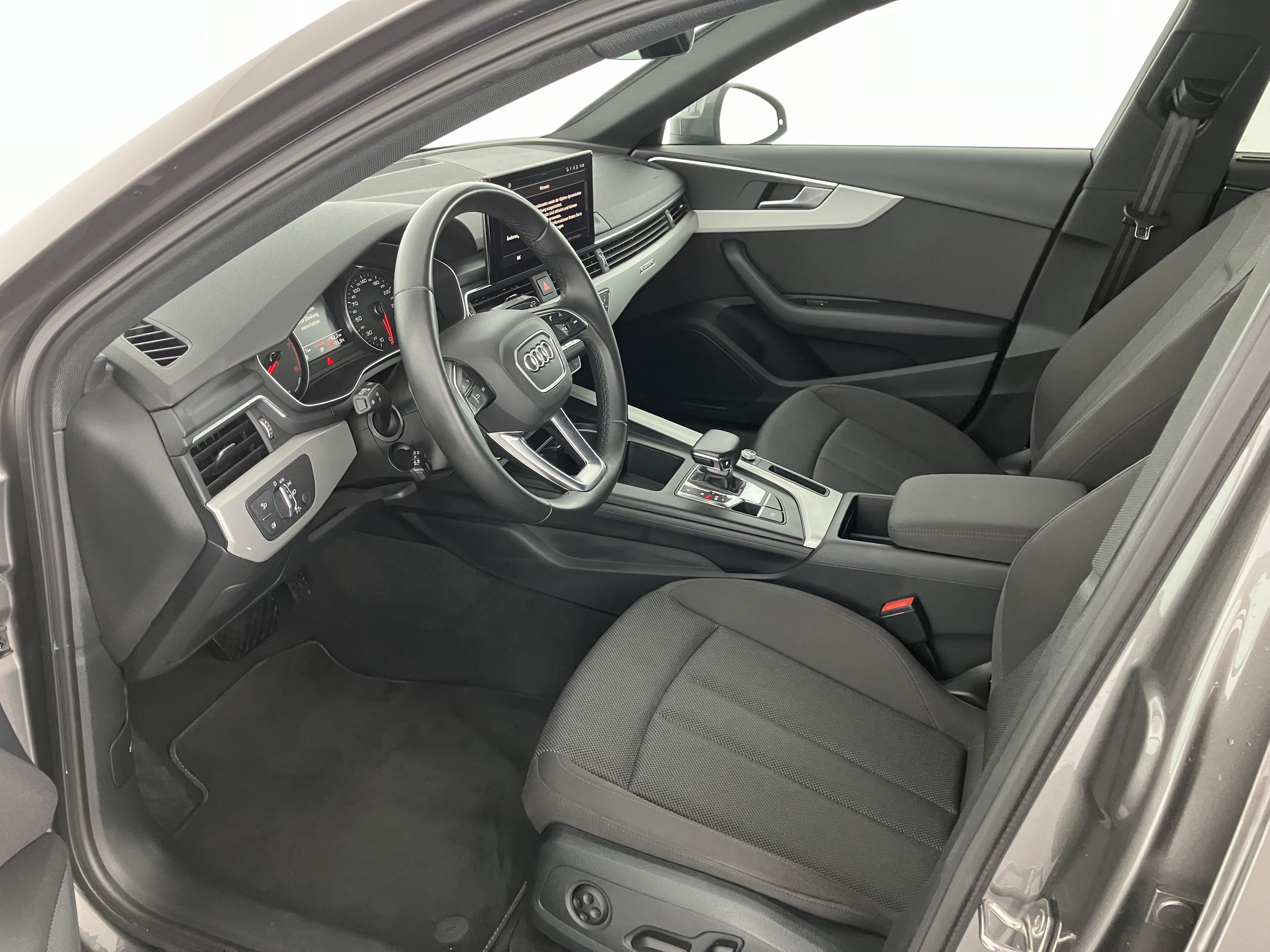 Audi A4 Avant 45 2.0 TFSI quattro advanced | Bild 5 von 31