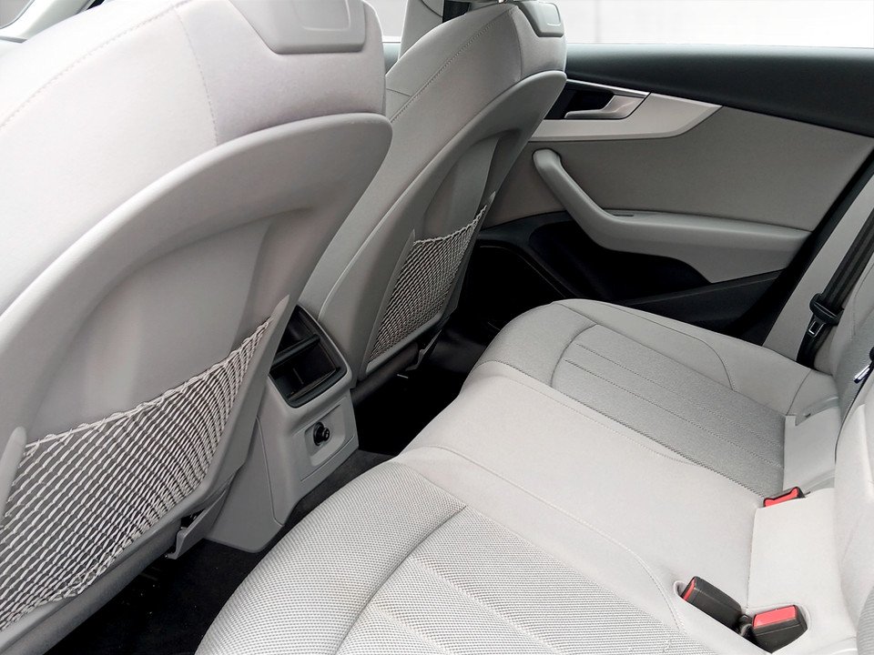 Audi A4 Avant 30 TDI Aut. | Bild 19 von 21