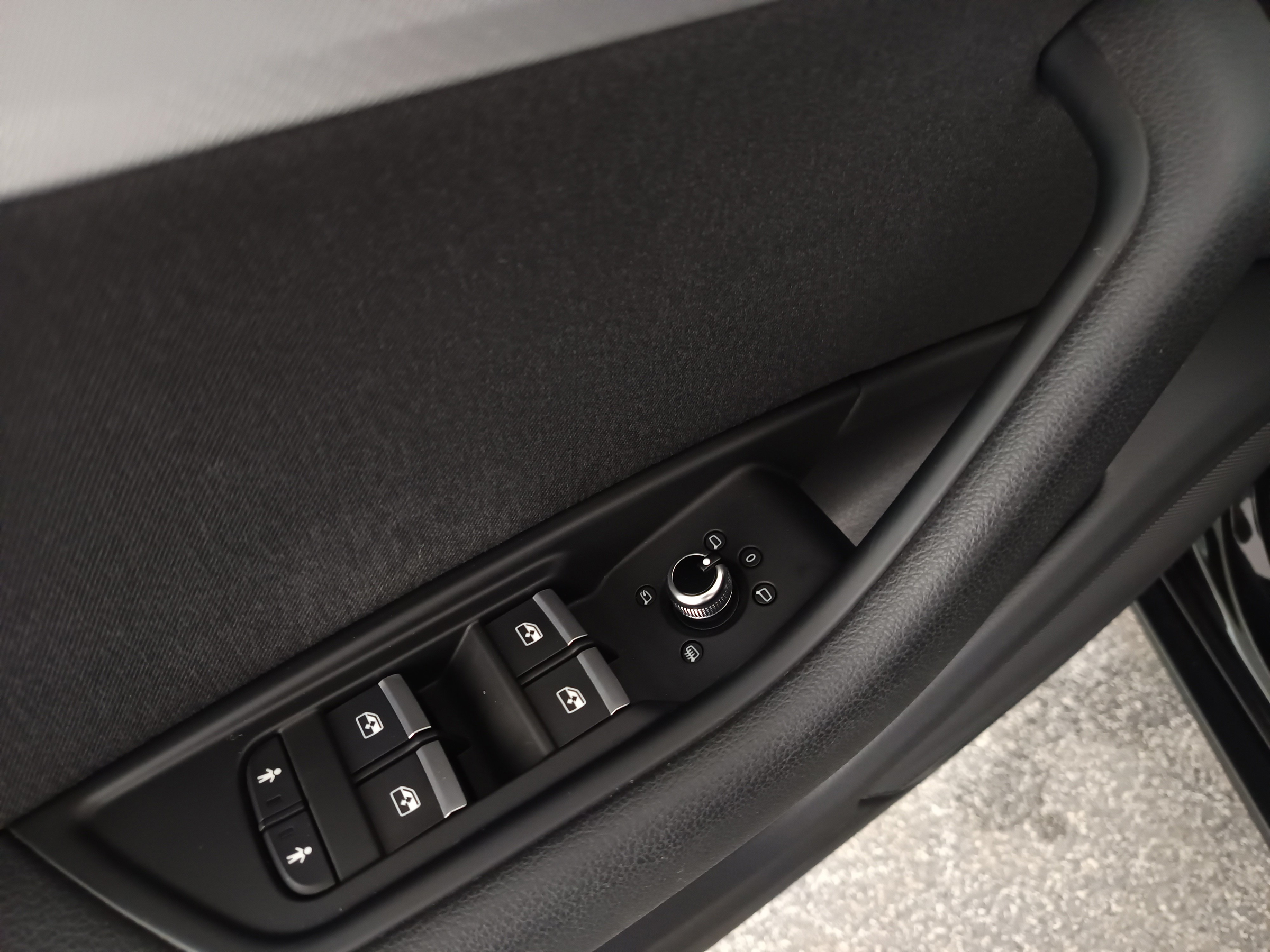 Audi A4 Avant 2.0 TDI design | Bild 10 von 30