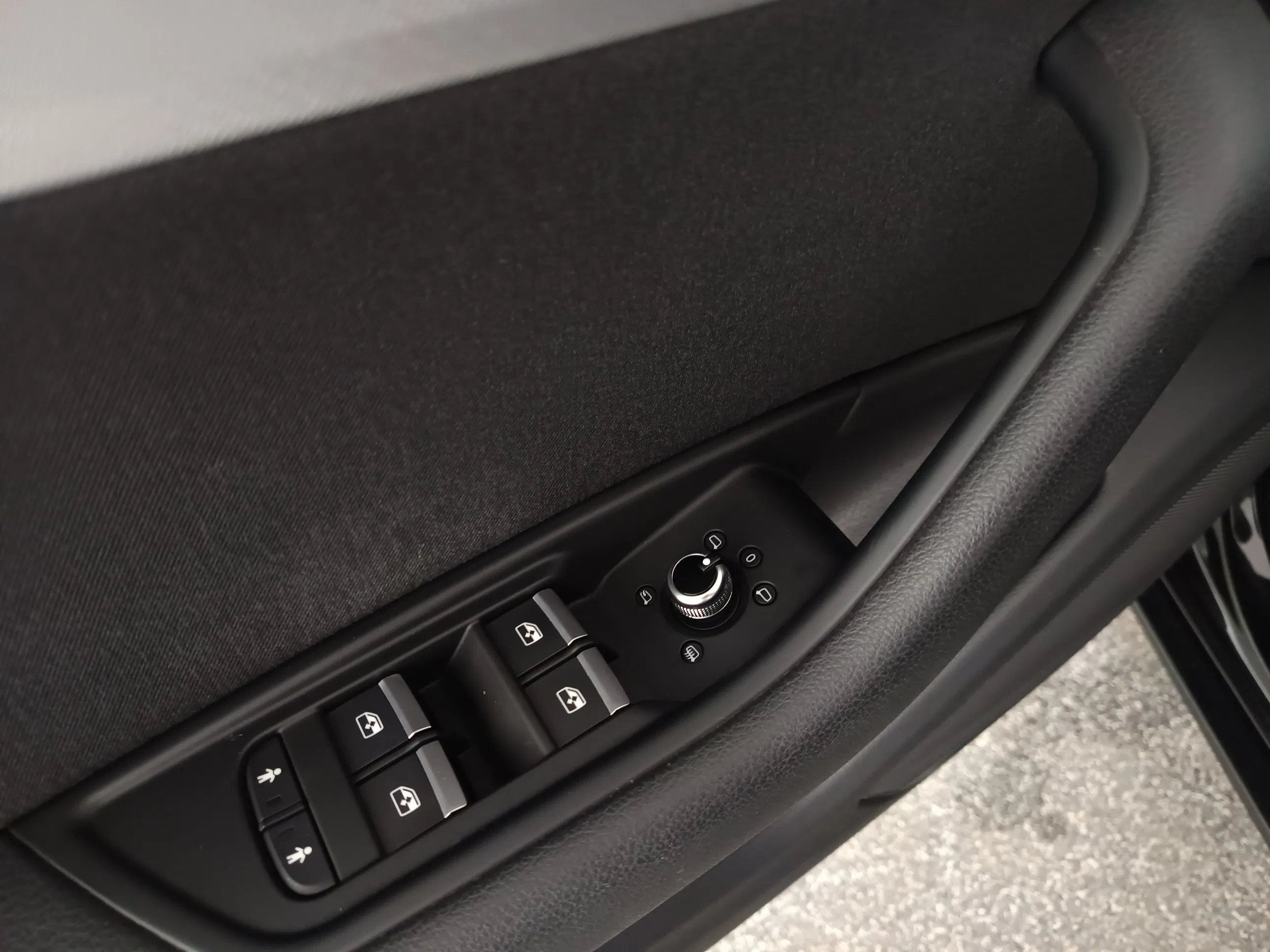 Audi A4 Avant 2.0 TDI design | Bild 10 von 30