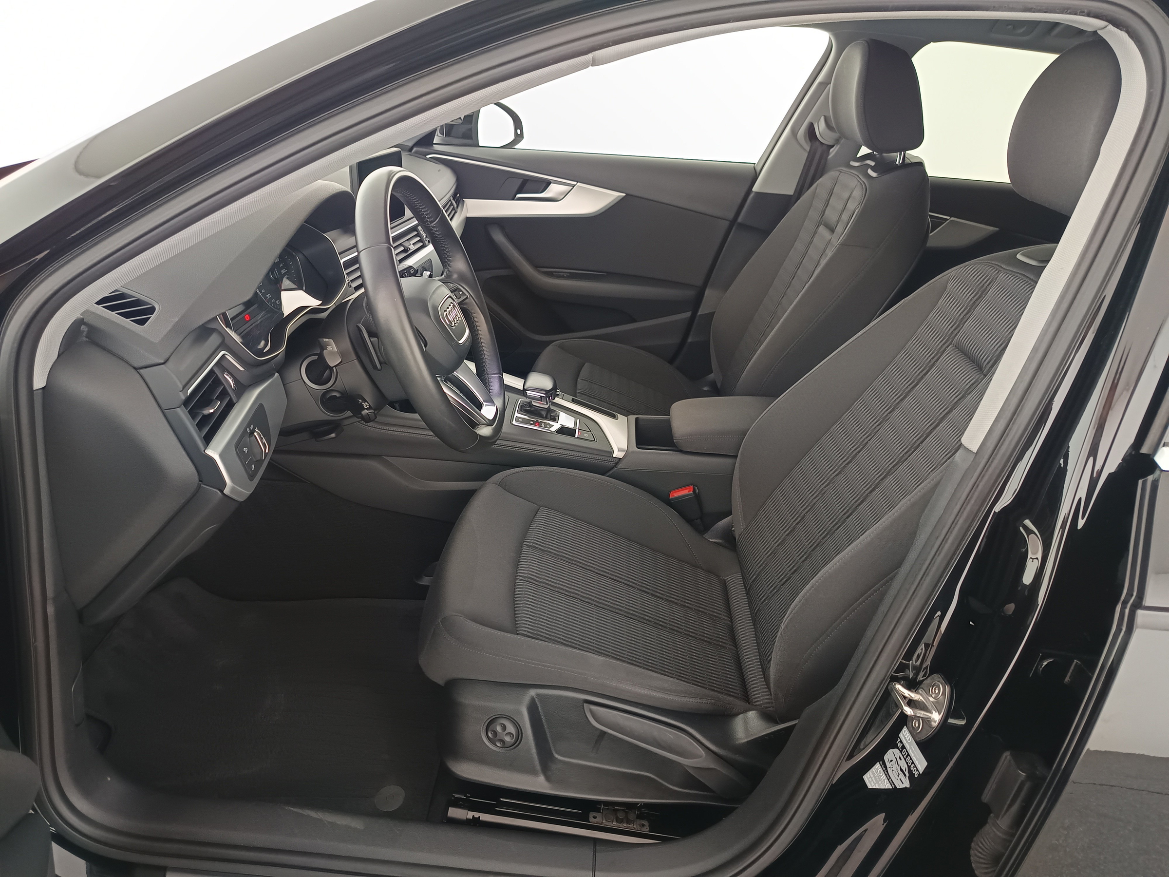 Audi A4 Avant 2.0 TDI design | Bild 11 von 30