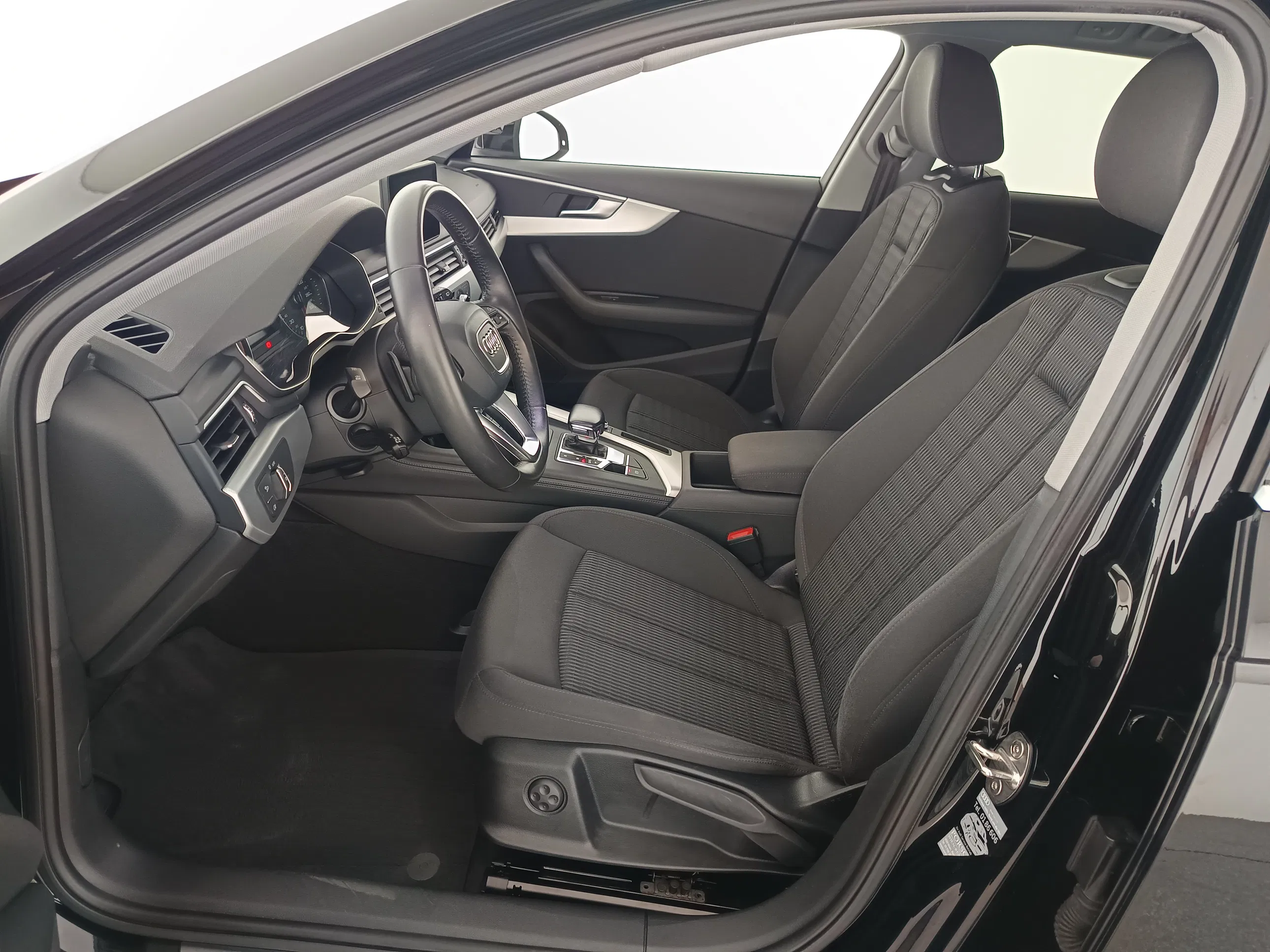 Audi A4 Avant 2.0 TDI design | Bild 11 von 30