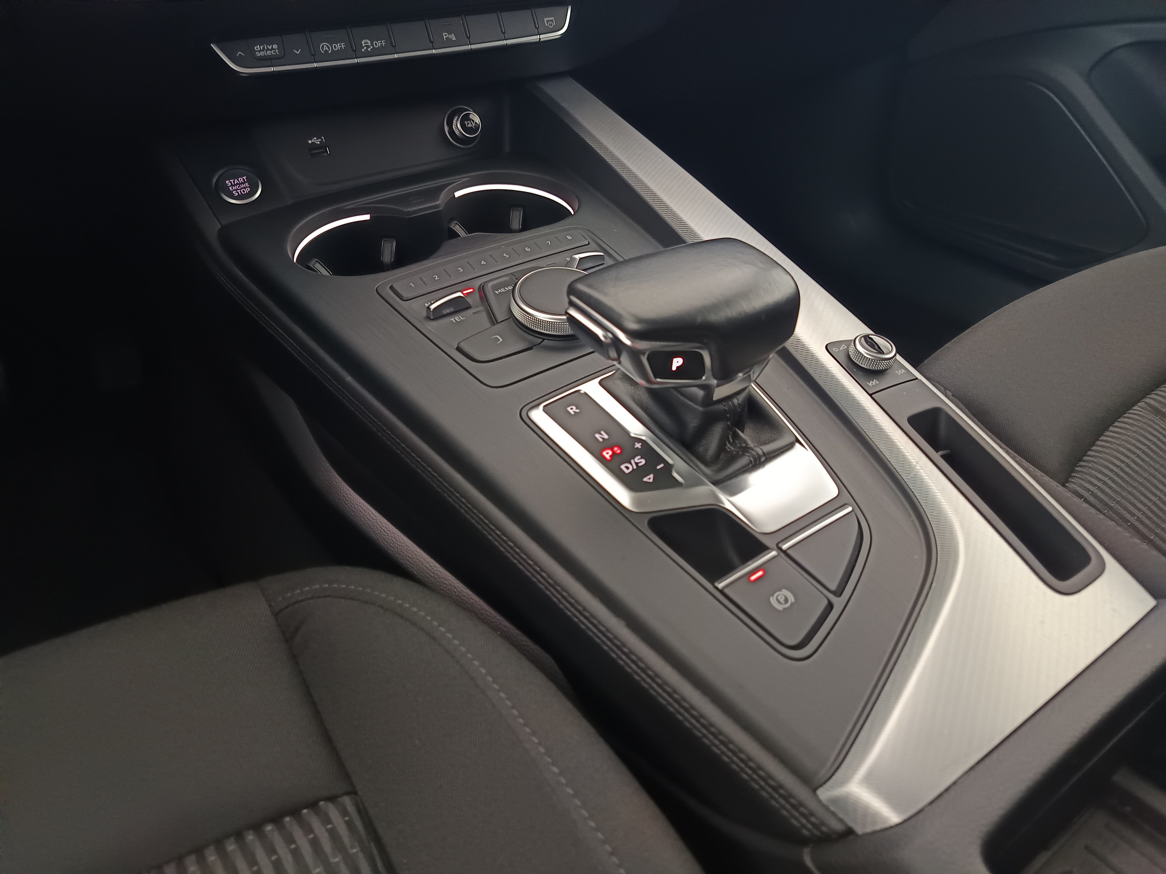 Audi A4 Avant 2.0 TDI design | Bild 25 von 30
