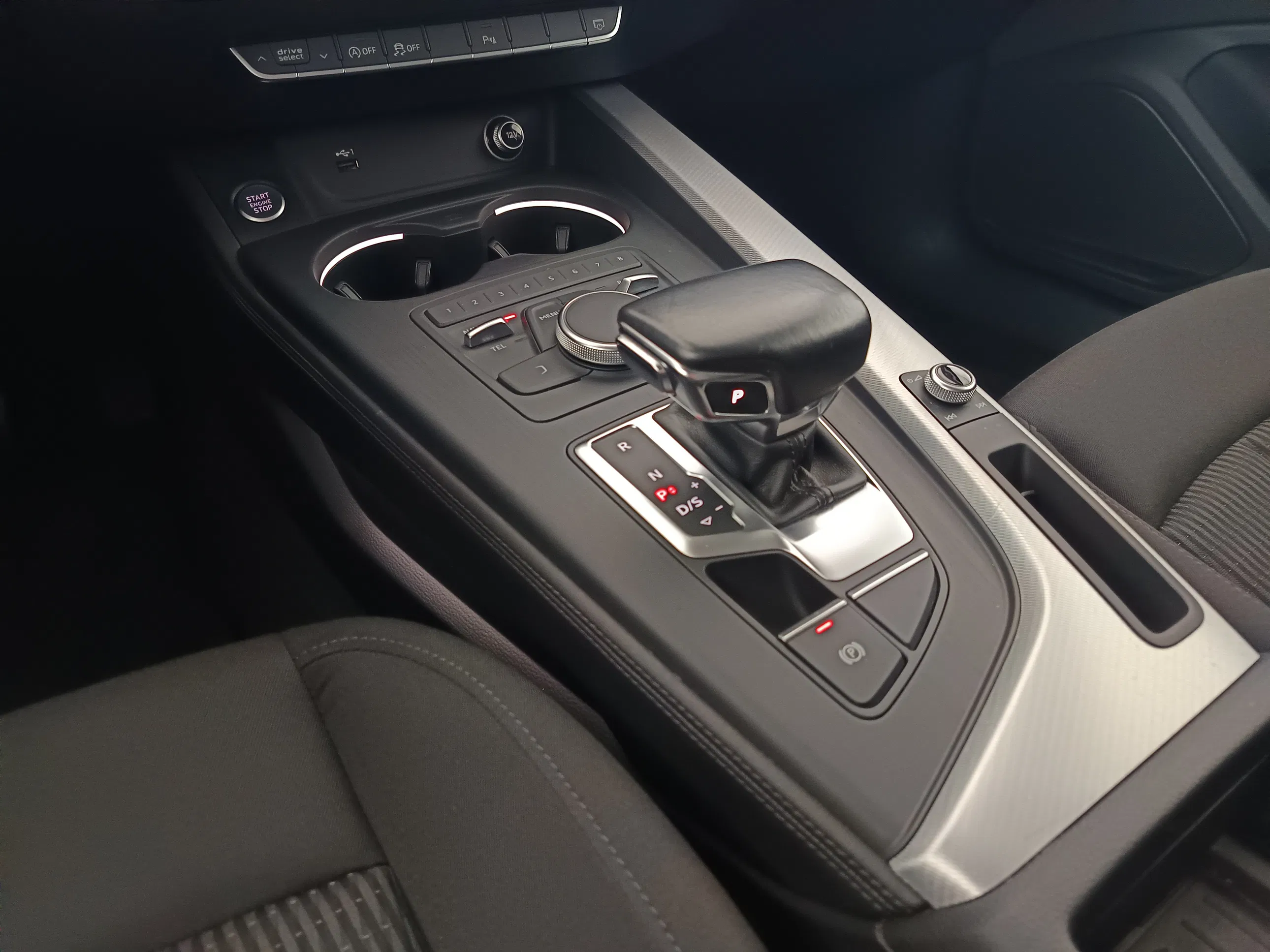 Audi A4 Avant 2.0 TDI design | Bild 25 von 30