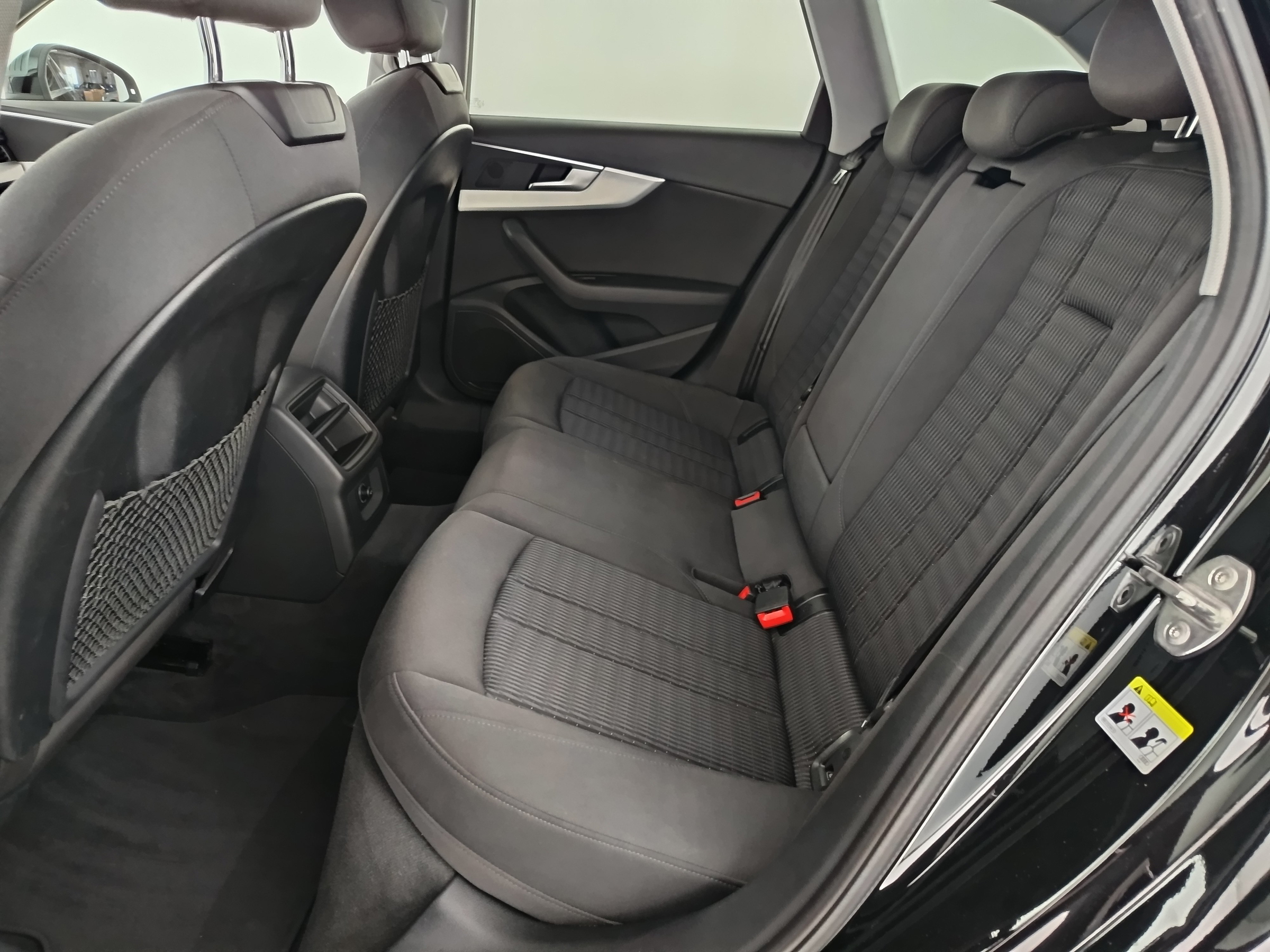 Audi A4 Avant 2.0 TDI design | Bild 26 von 30