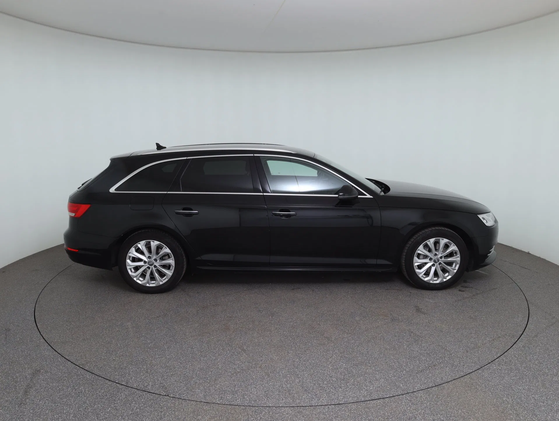 Audi A4 Avant 2.0 TDI design | Bild 4 von 30