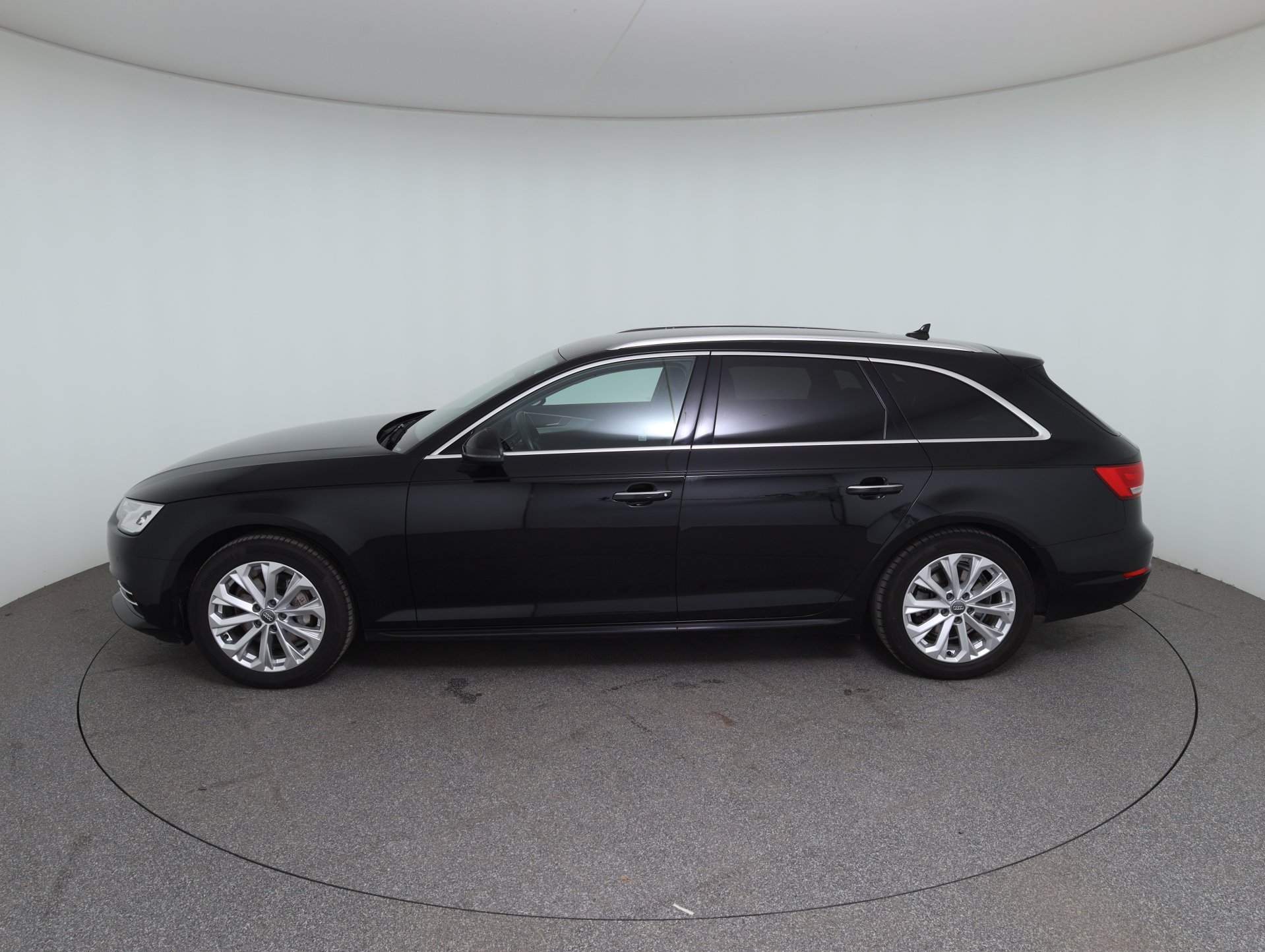 Audi A4 Avant 2.0 TDI design | Bild 8 von 30