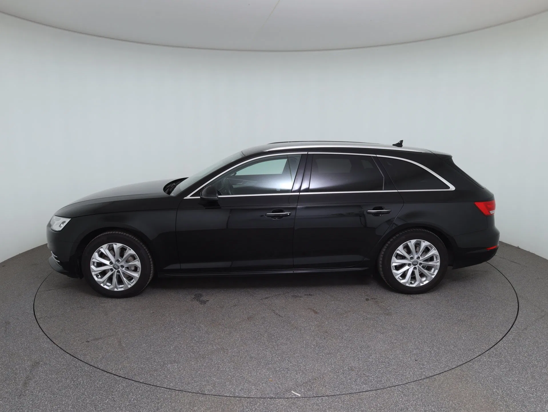 Audi A4 Avant 2.0 TDI design | Bild 8 von 30