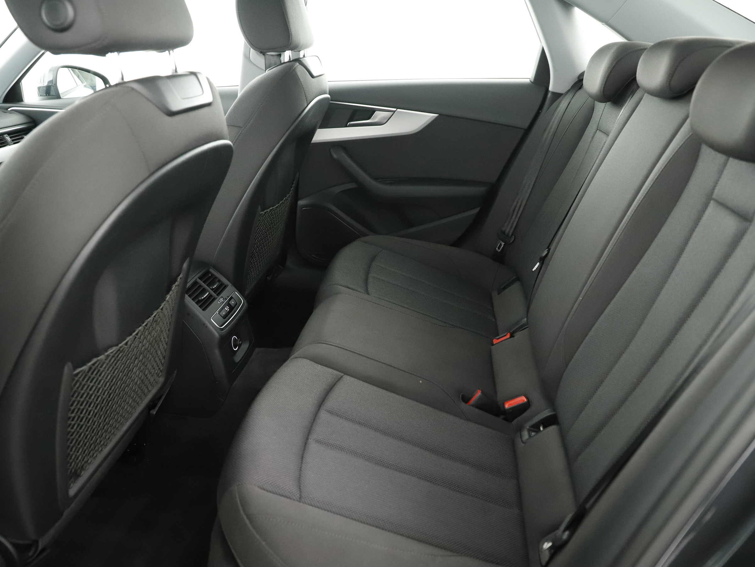 Audi A4 Limo. 30 TDI Aut. | Bild 20 von 25