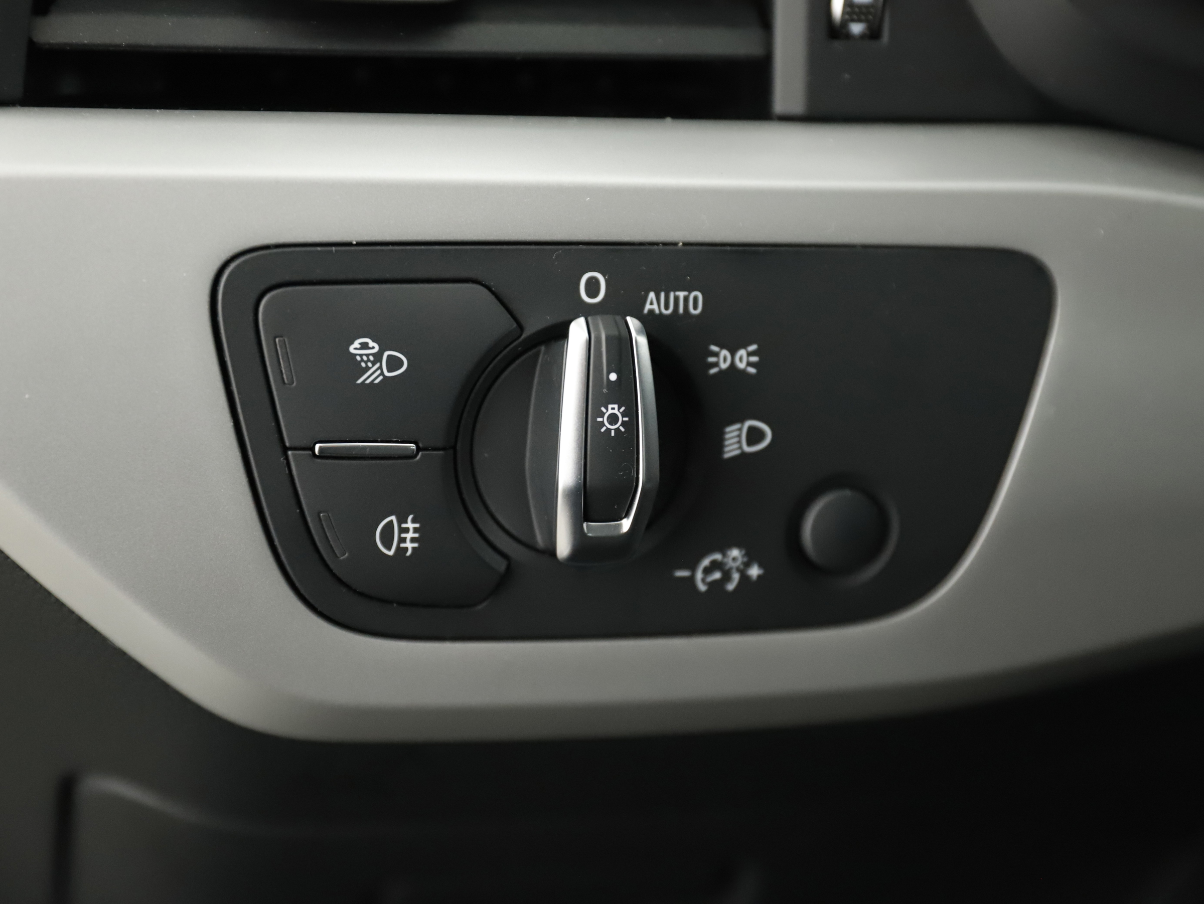 Audi A4 Limo. 30 TDI Aut. | Bild 7 von 25