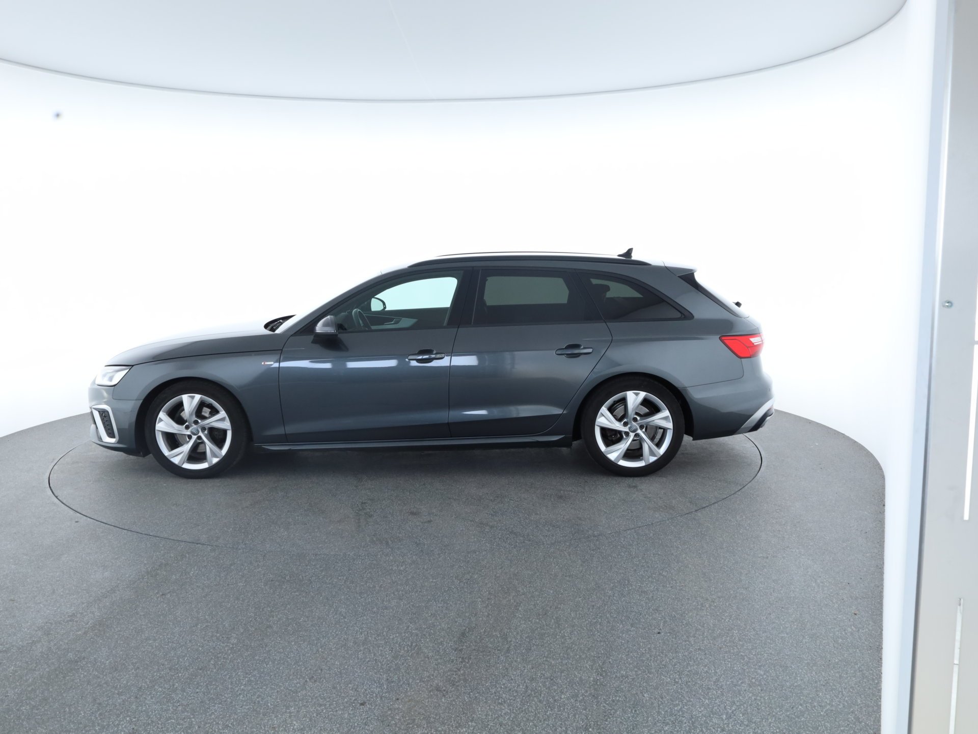 Audi A4 Avant 35 2.0 TDI S-Line | Bild 17 von 24