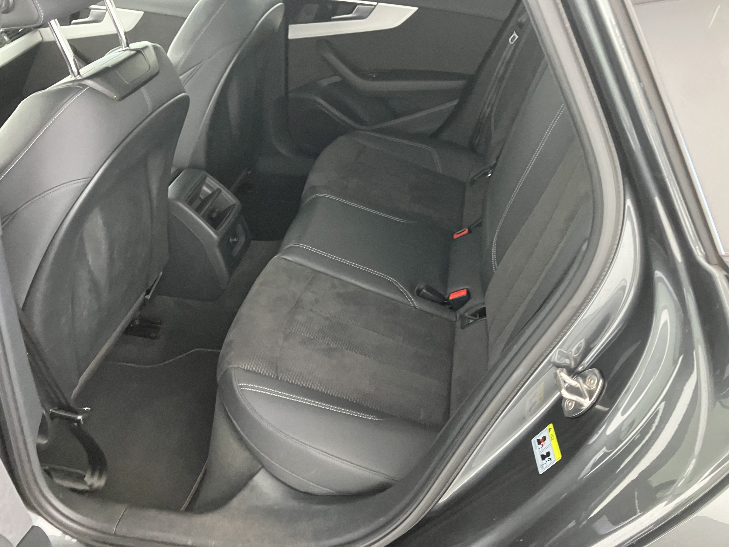 Audi A4 Avant 35 2.0 TDI S-Line | Bild 10 von 24