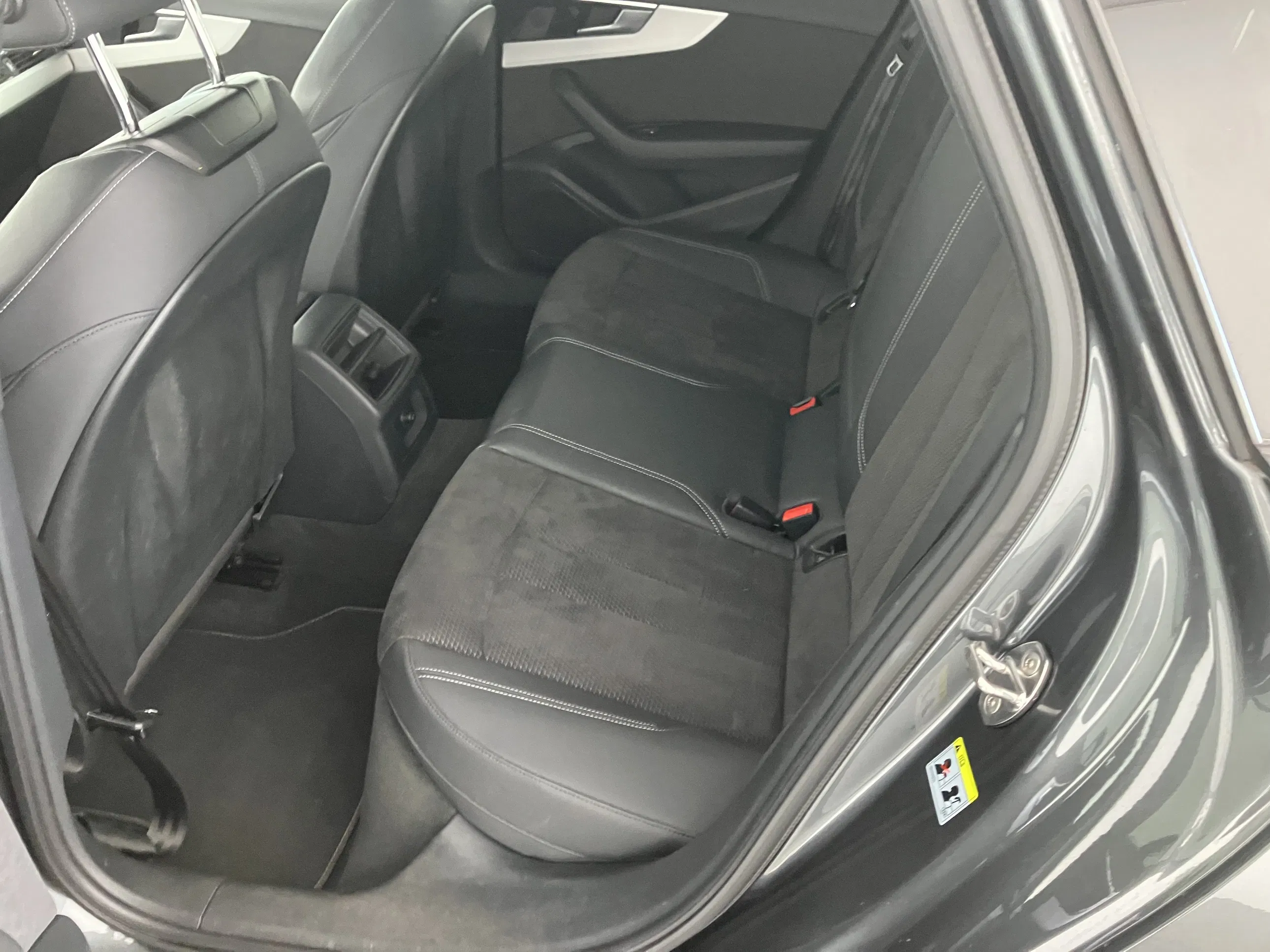 Audi A4 Avant 35 2.0 TDI S-Line | Bild 10 von 24