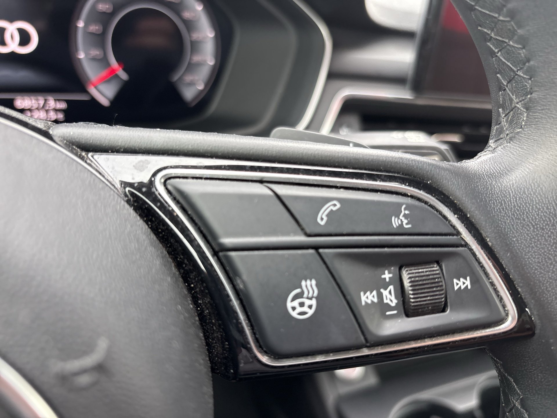 Audi A4 Avant 40 2.0 TFSI quattro S-Line | Bild 13 von 23