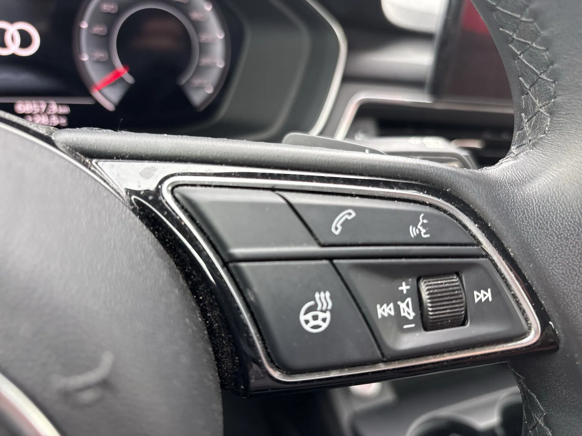 Audi A4 Avant 40 2.0 TFSI quattro S-Line | Bild 13 von 23