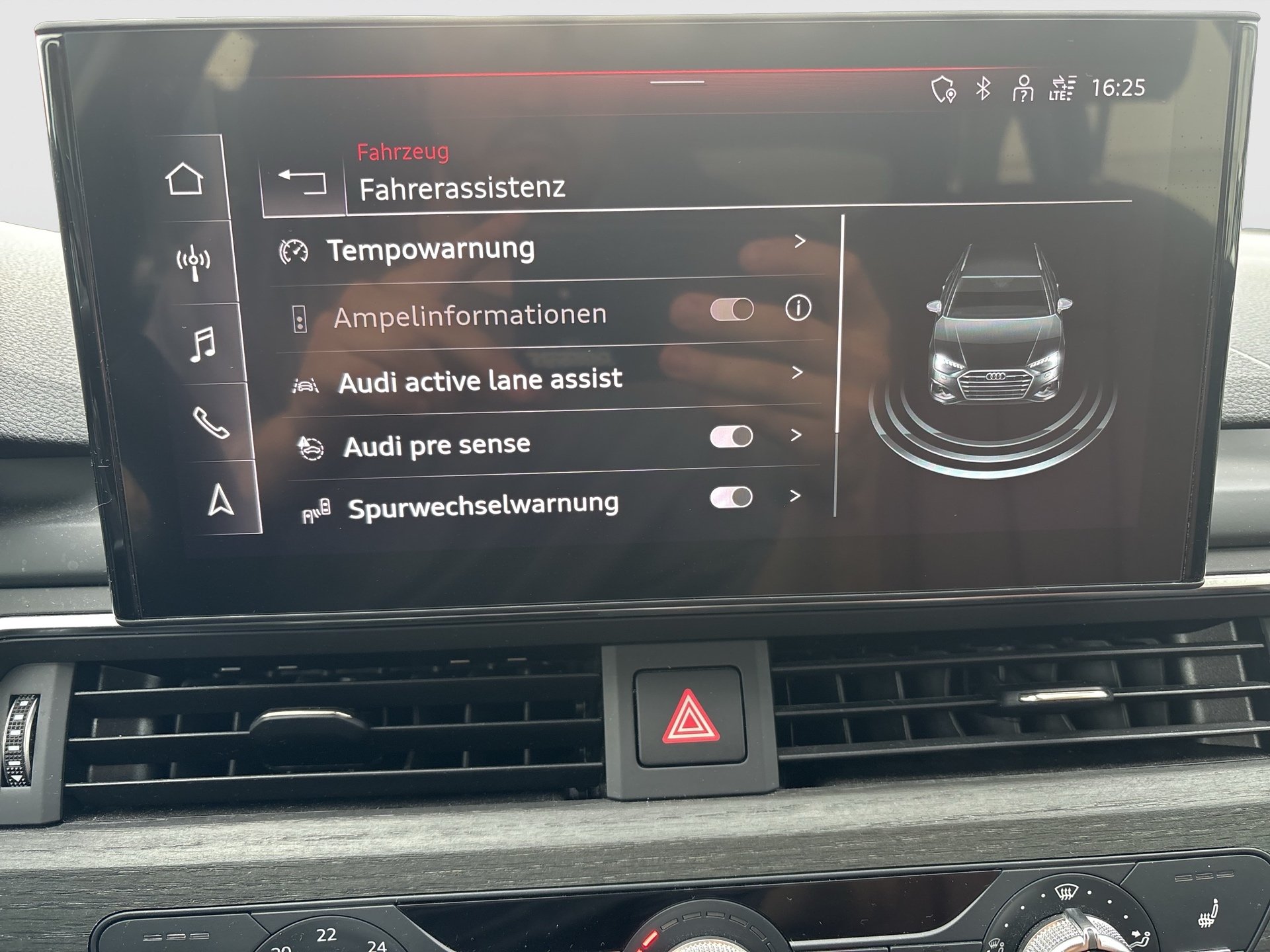 Audi A4 Avant 40 2.0 TFSI quattro S-Line | Bild 15 von 23
