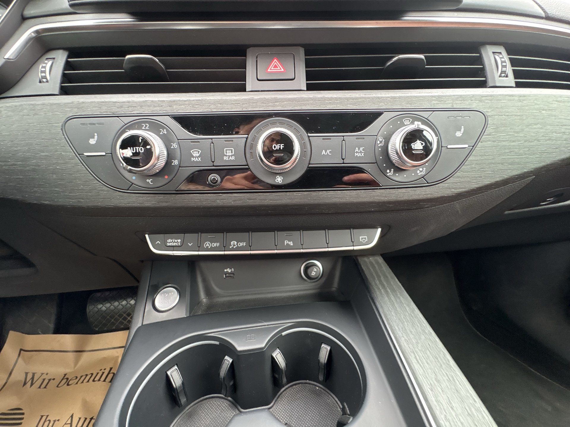 Audi A4 Avant 40 2.0 TFSI quattro S-Line | Bild 16 von 23