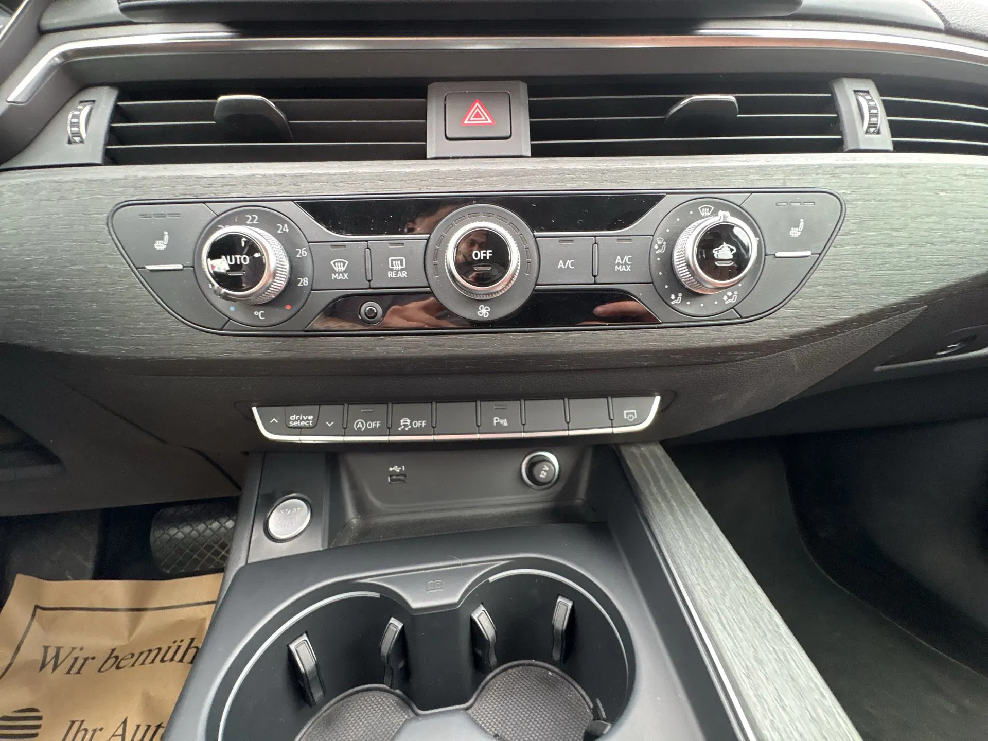 Audi A4 Avant 40 2.0 TFSI quattro S-Line | Bild 16 von 23