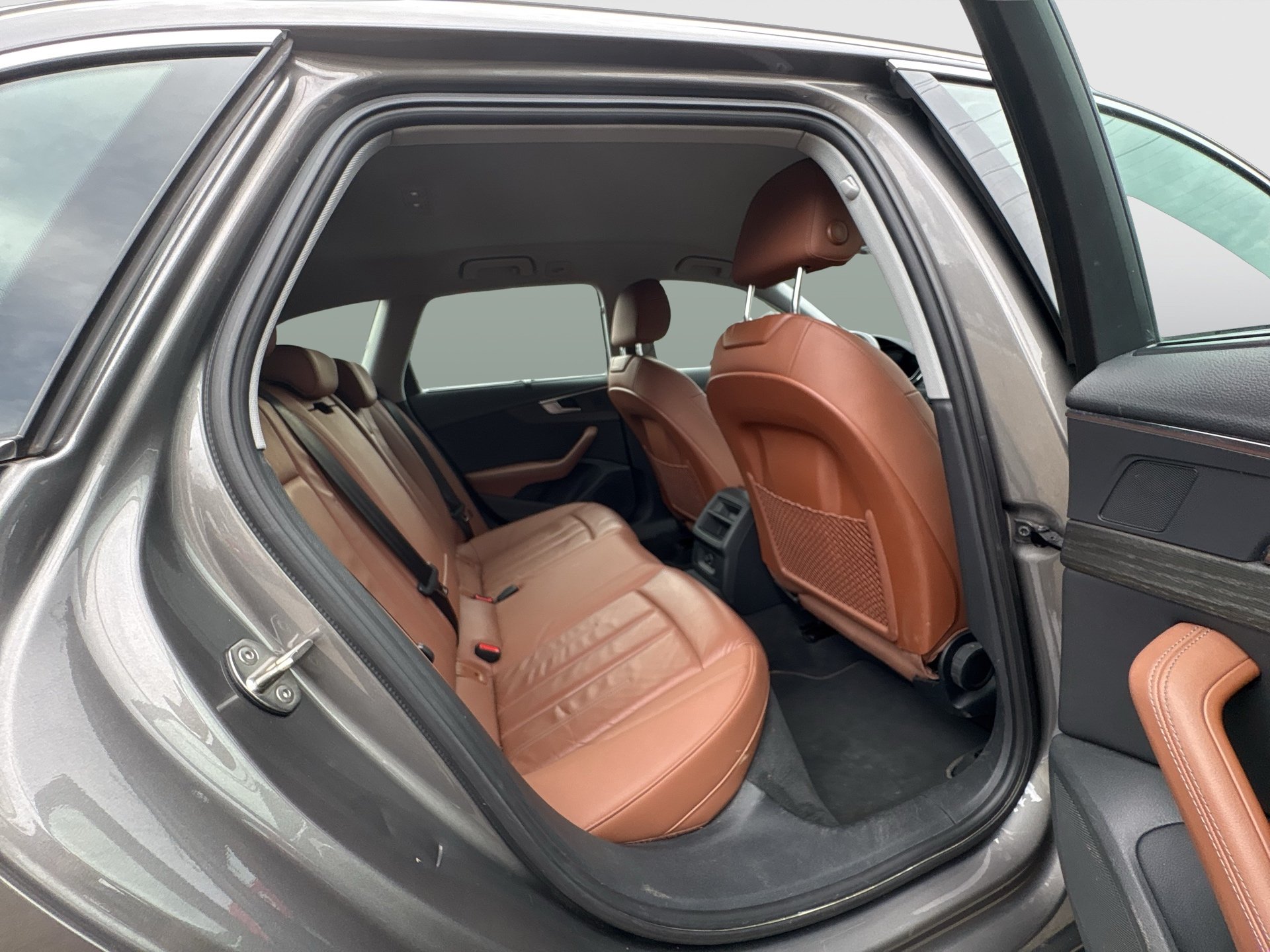 Audi A4 Avant 40 2.0 TFSI quattro S-Line | Bild 19 von 23