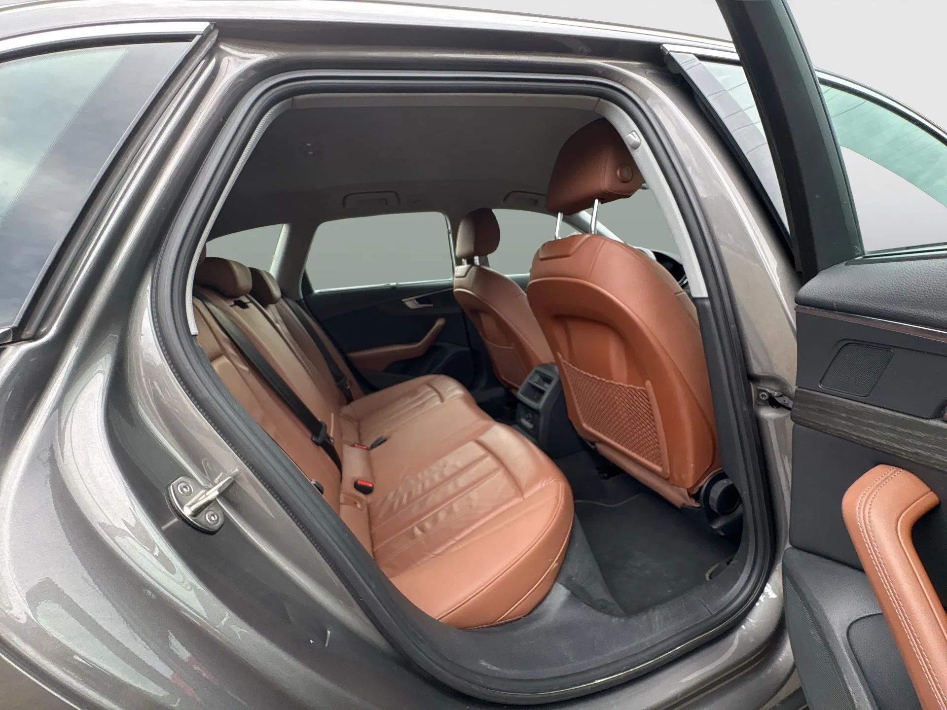 Audi A4 Avant 40 2.0 TFSI quattro S-Line | Bild 19 von 23