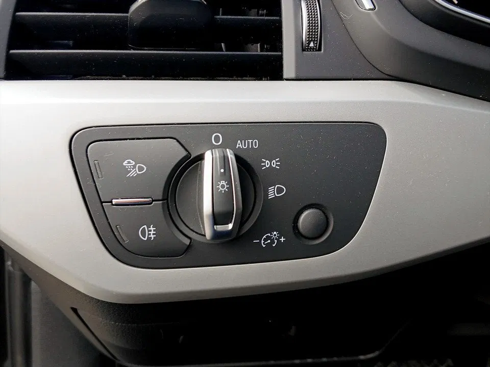 Audi A4 40 2.0 TDI quattro advanced | Bild 8 von 24