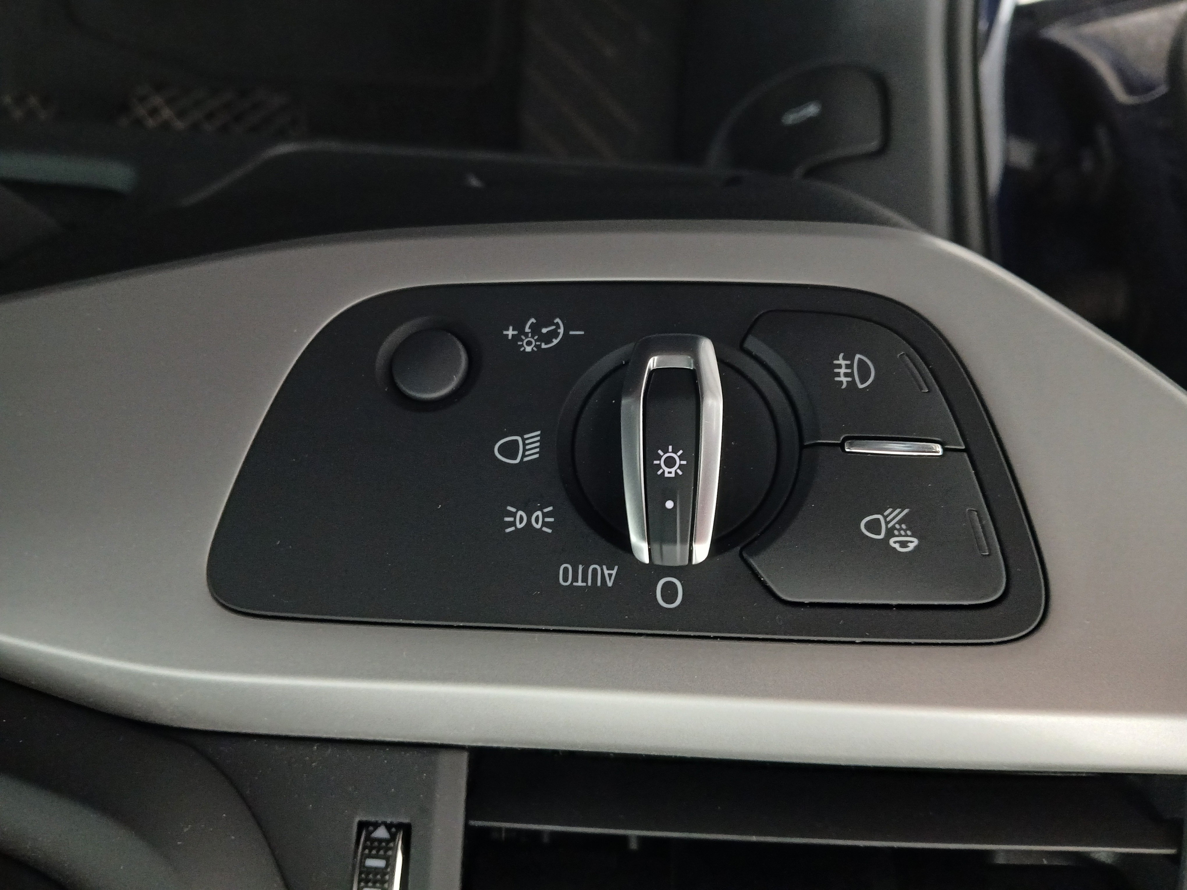 Audi A4 Avant 35 2.0 TDI advanced | Bild 13 von 31