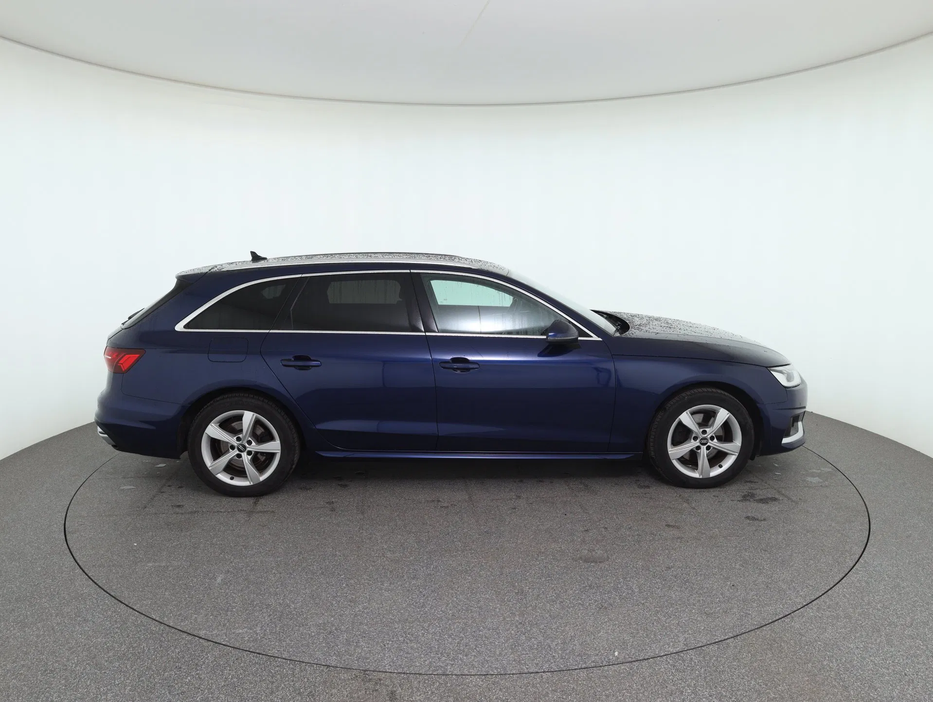 Audi A4 Avant 35 2.0 TDI advanced | Bild 5 von 31