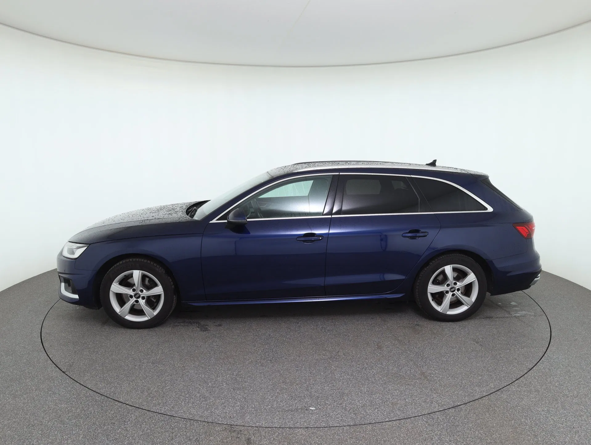 Audi A4 Avant 35 2.0 TDI advanced | Bild 9 von 31