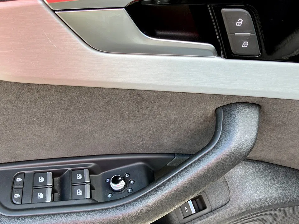 Audi A4 40 2.0 TDI quattro S-Line | Bild 9 von 26