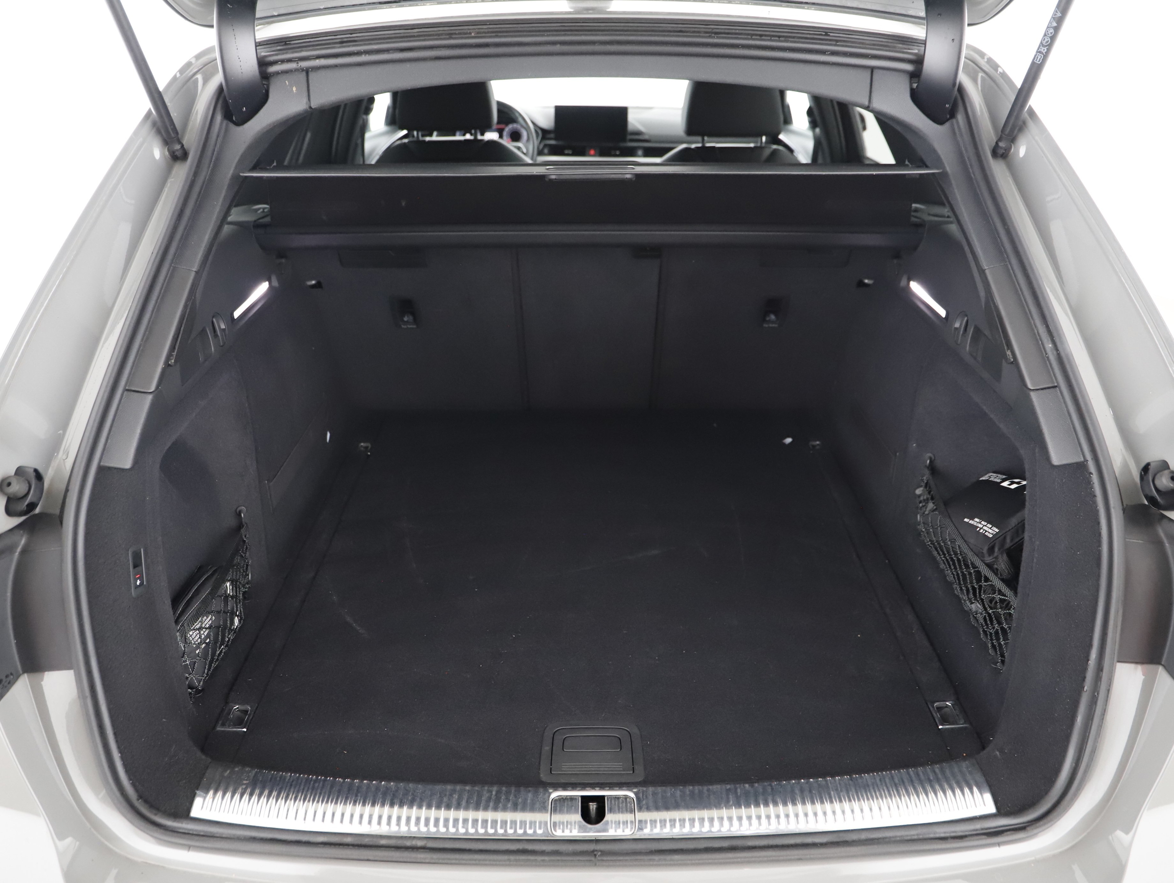 Audi A4 Avant 40 2.0 TDI quattro S-Line | Bild 21 von 24