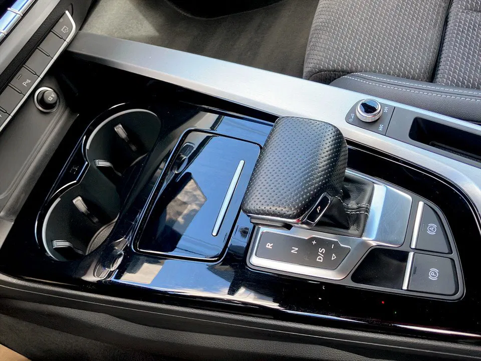 Audi A4 40 2.0 TDI quattro S-Line | Bild 22 von 26