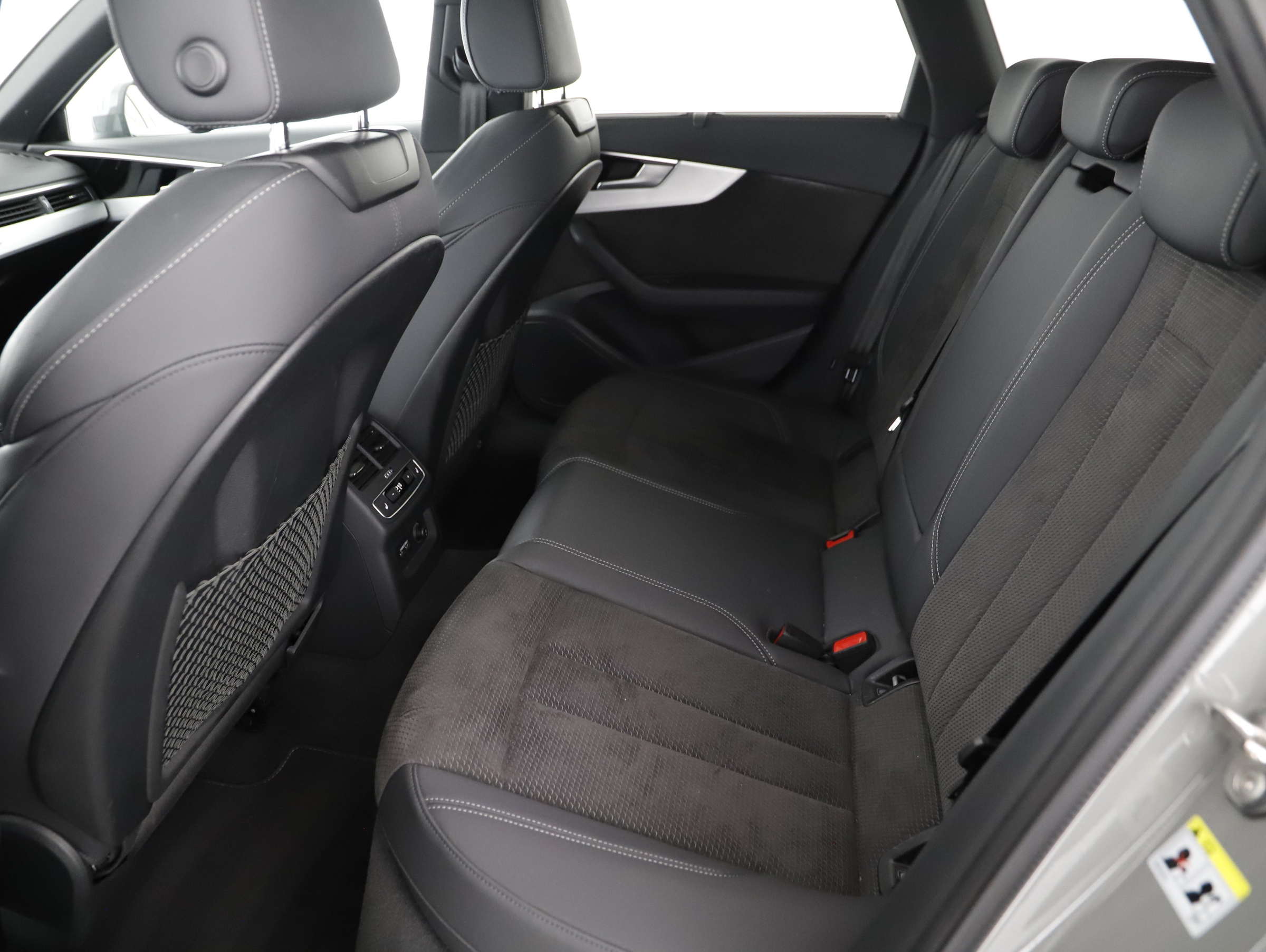 Audi A4 Avant 40 2.0 TDI quattro S-Line | Bild 6 von 24