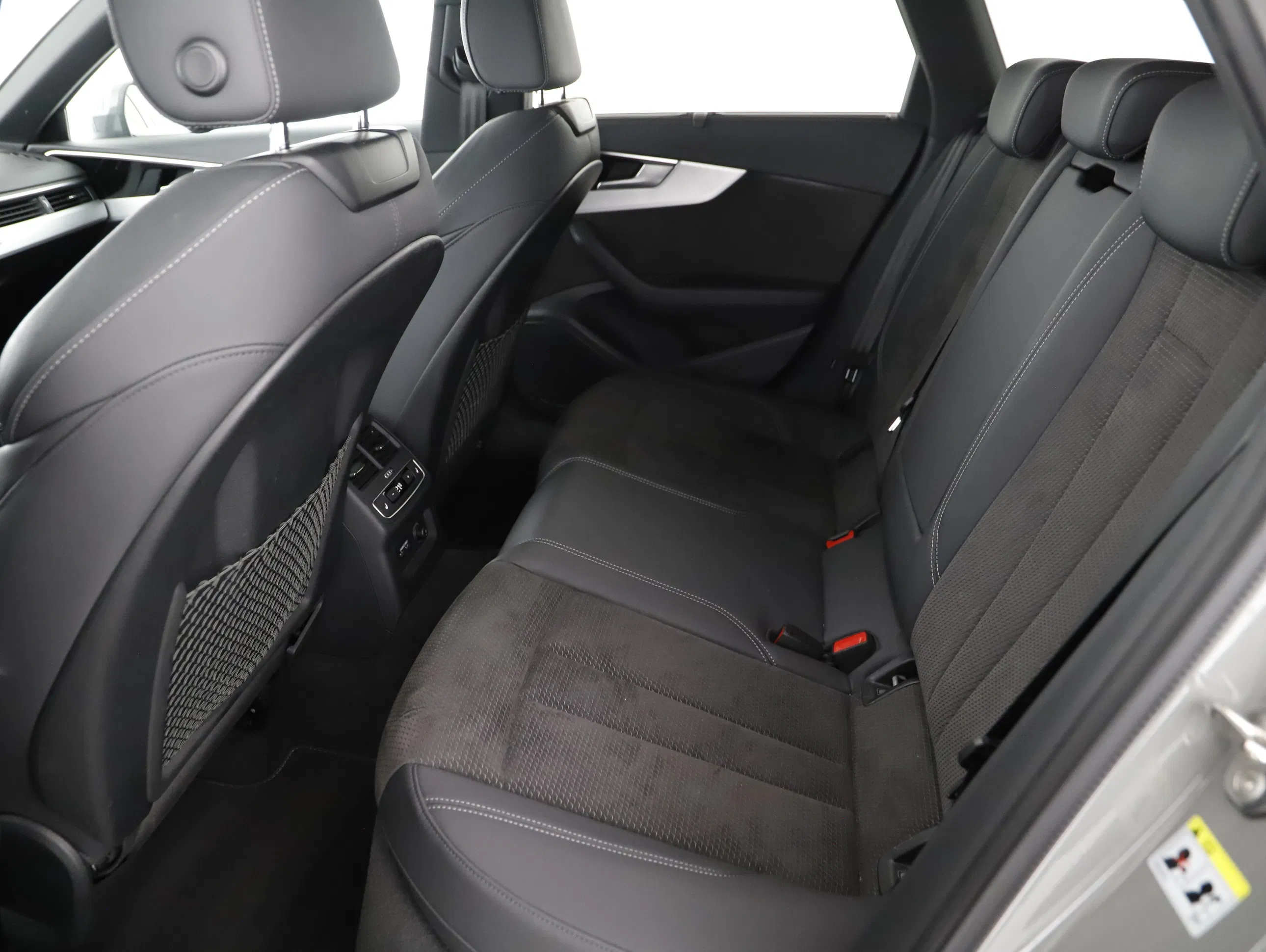 Audi A4 Avant 40 2.0 TDI quattro S-Line | Bild 6 von 24