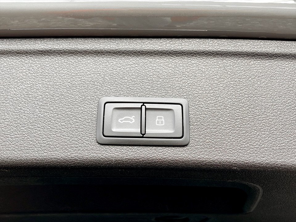 Audi A4 40 2.0 TDI quattro S-Line | Bild 26 von 26