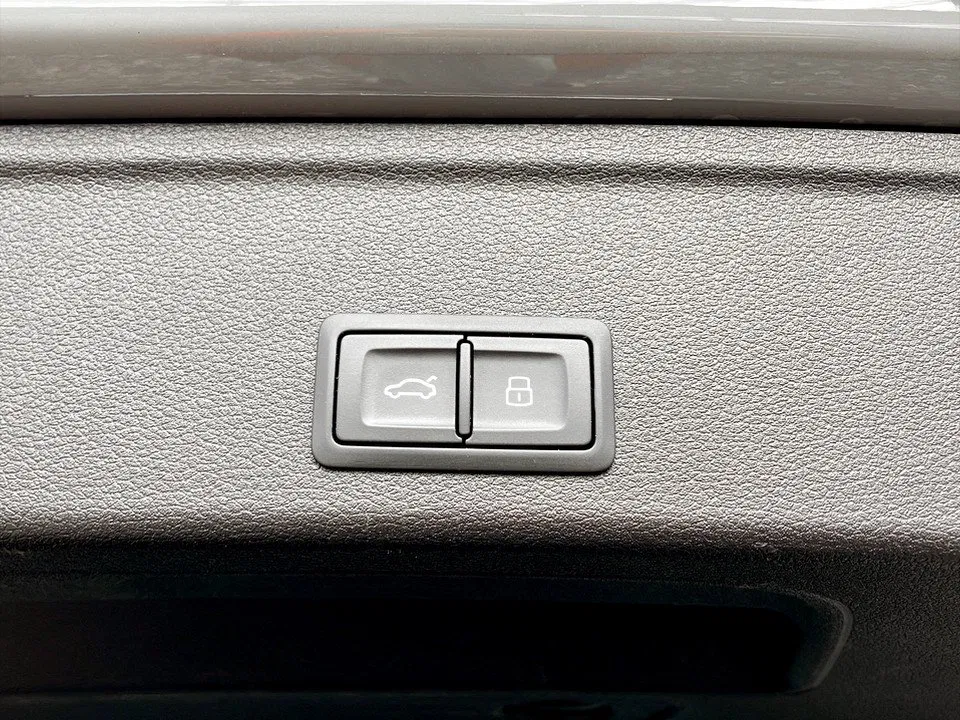 Audi A4 40 2.0 TDI quattro S-Line | Bild 26 von 26