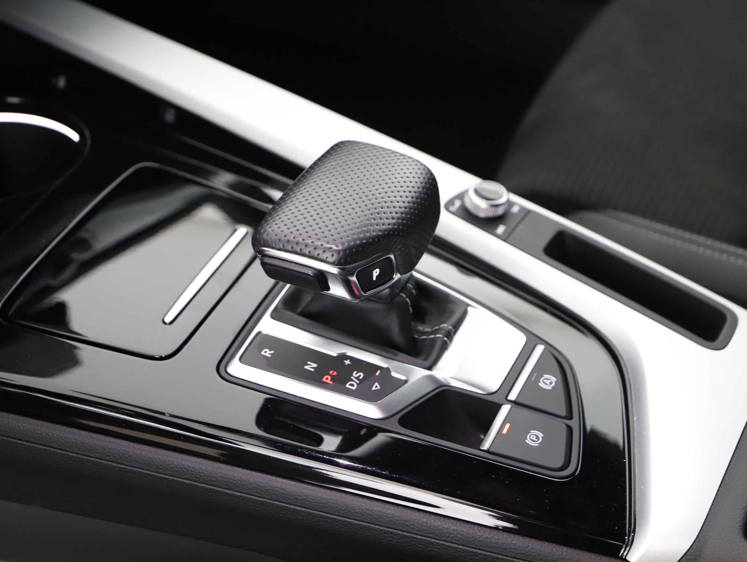 Audi A4 Avant 40 2.0 TDI quattro S-Line | Bild 10 von 24