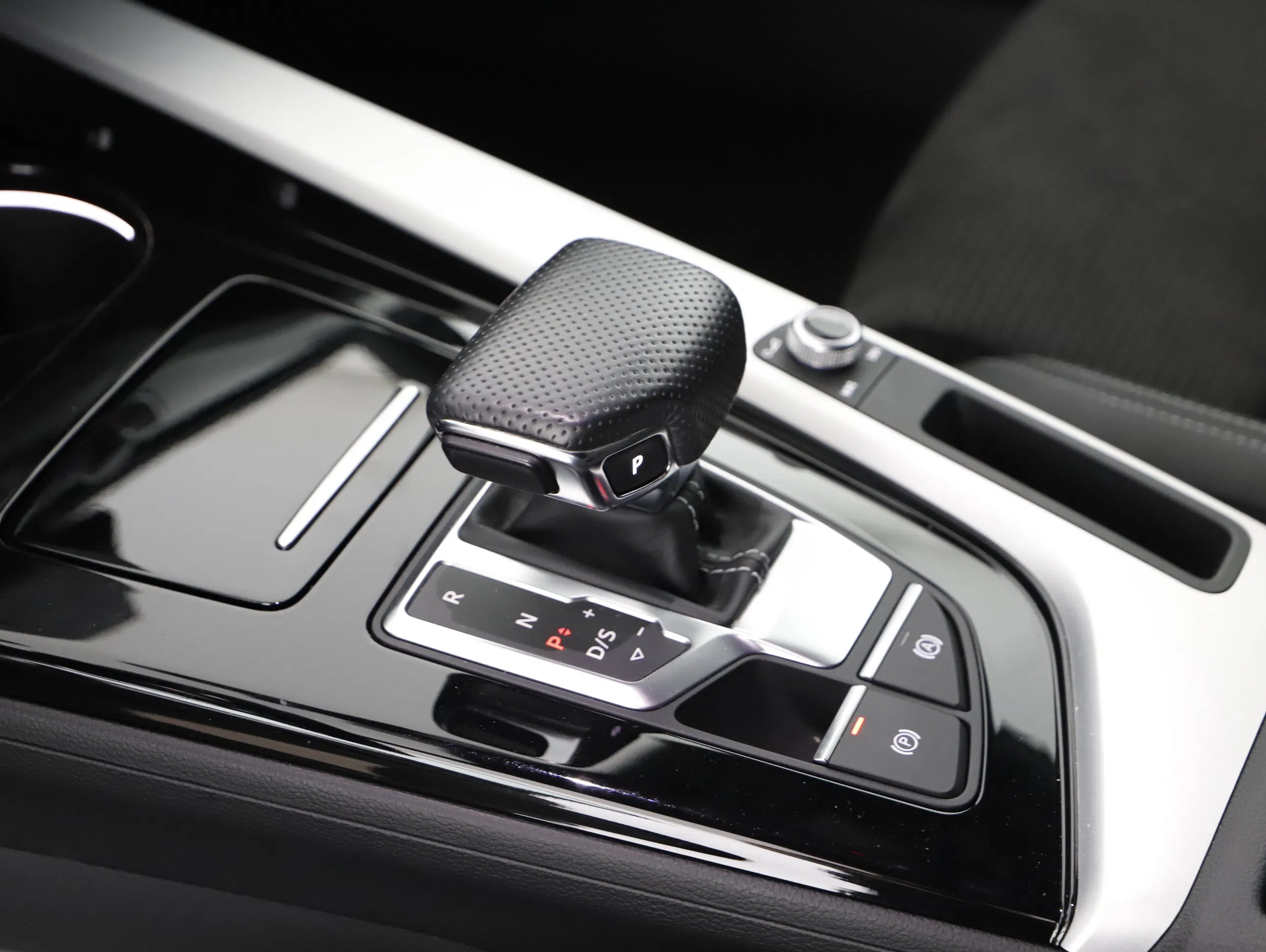 Audi A4 Avant 40 2.0 TDI quattro S-Line | Bild 10 von 24