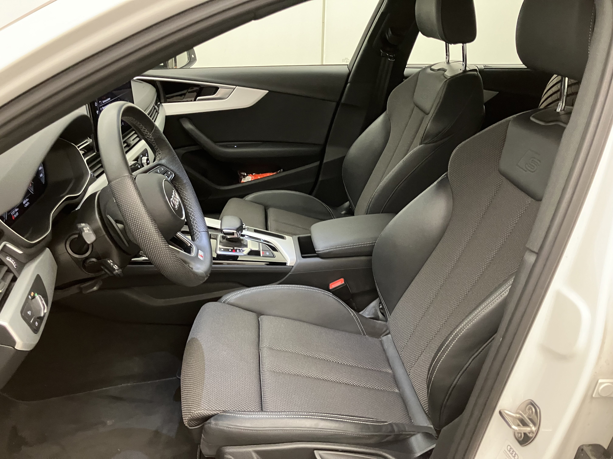 Audi A4 Avant 40 2.0 TDI quattro S-Line | Bild 12 von 30