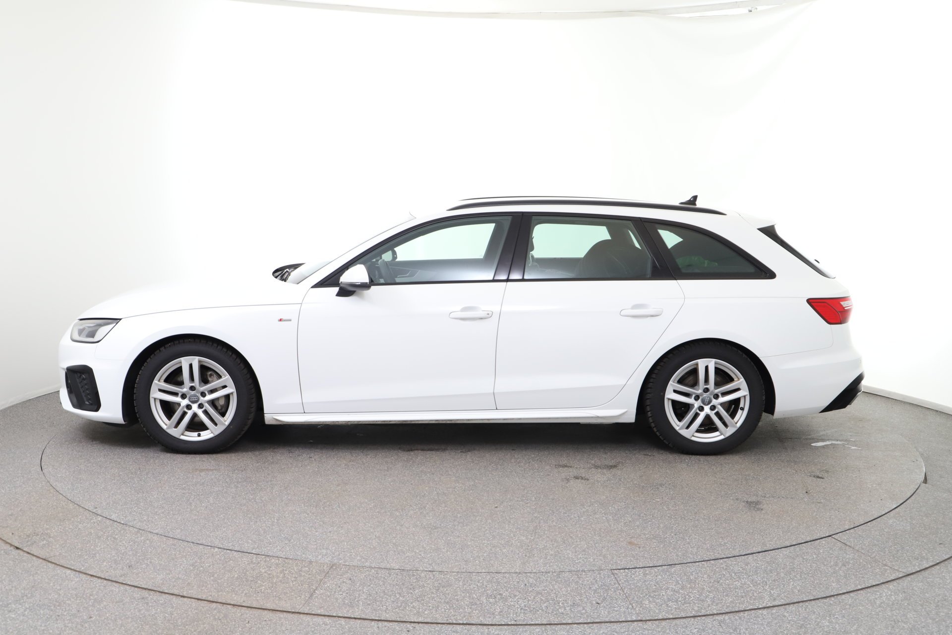 Audi A4 Avant 40 2.0 TDI quattro S-Line | Bild 3 von 30