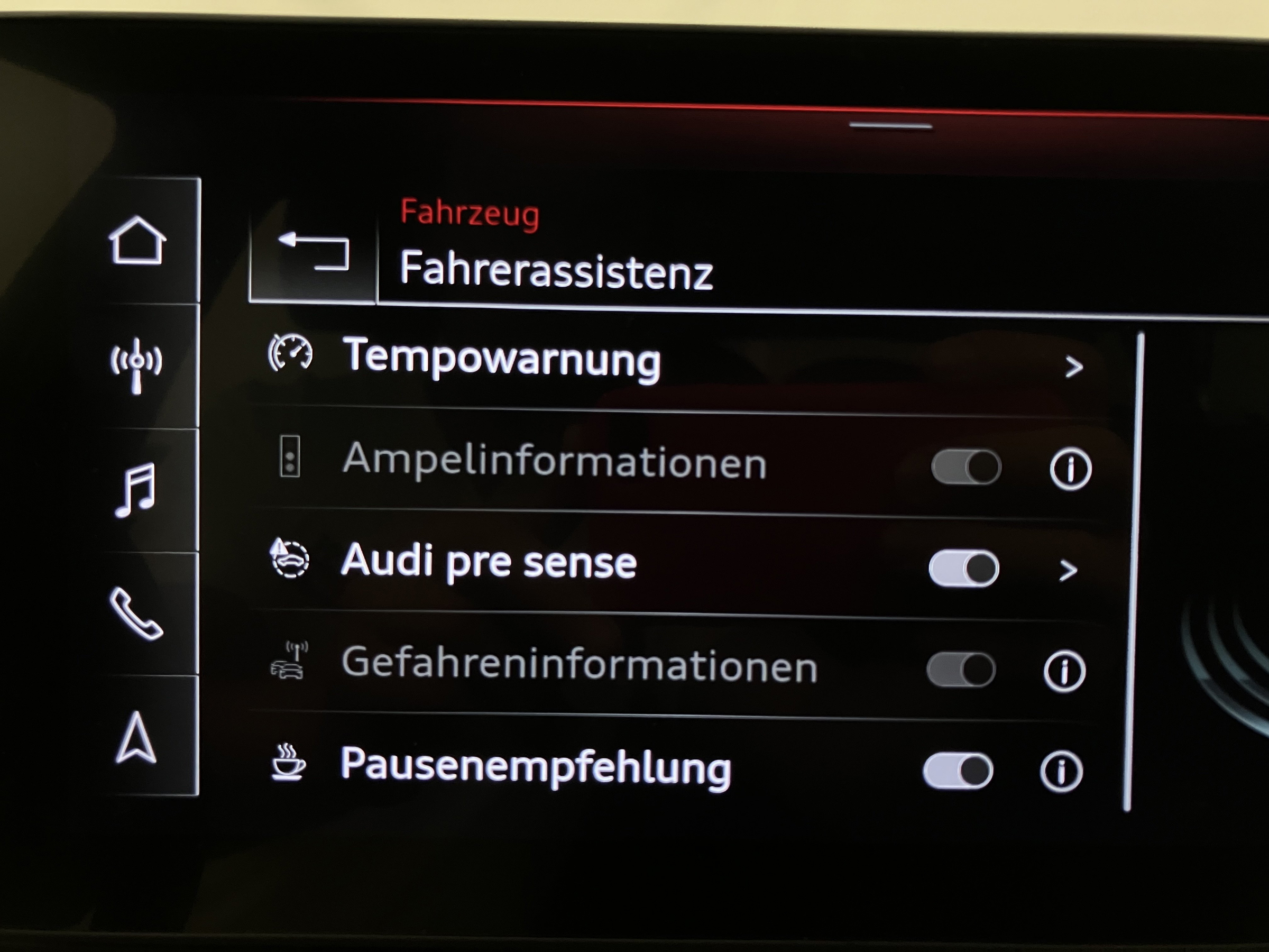 Audi A4 Avant 40 2.0 TDI quattro S-Line | Bild 22 von 30